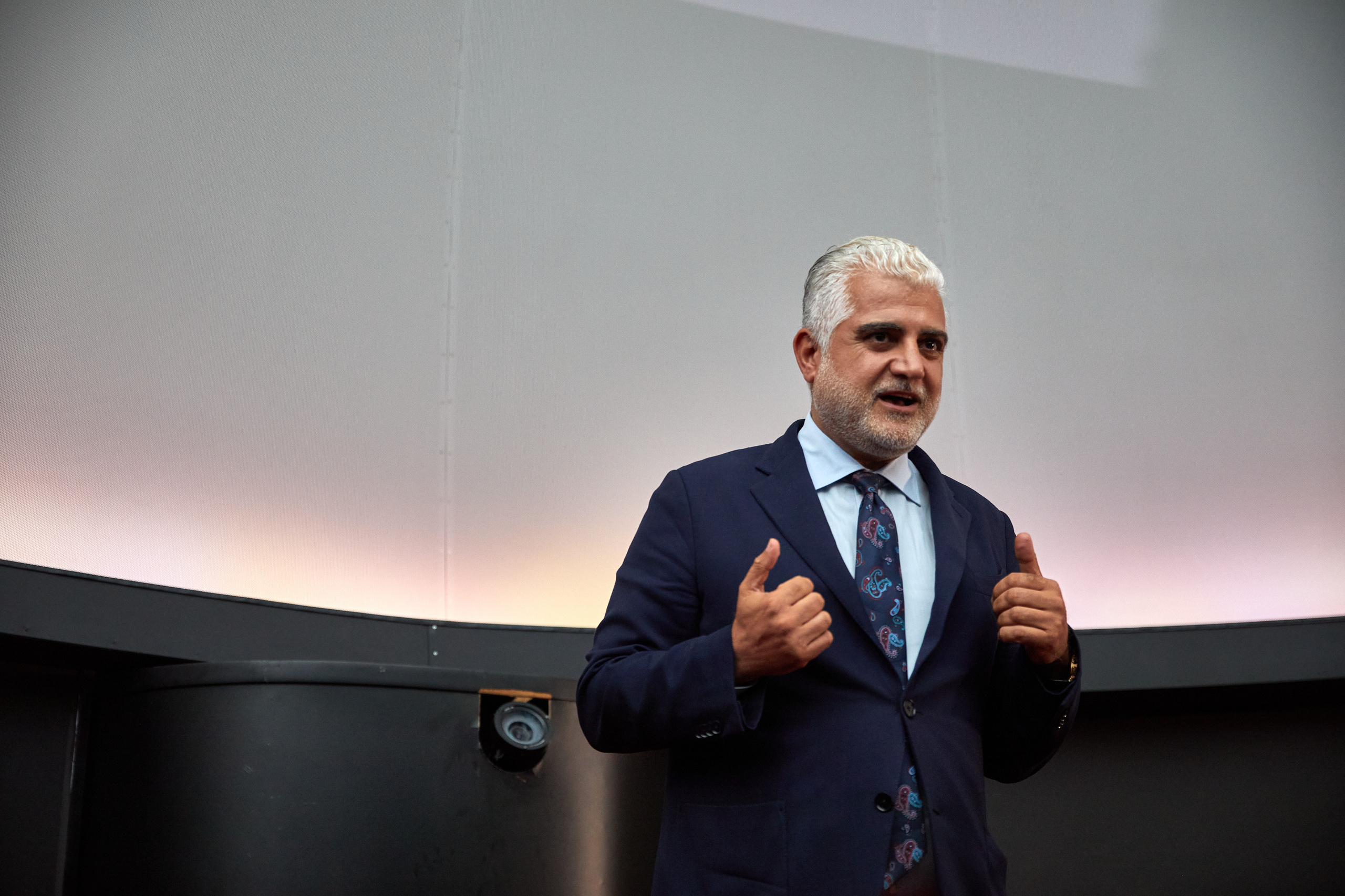 “Yerdənkənar həyatın axtarışı” Dr. Thomas H. Zurbuchen və Dr. Nadia Drake. Həvəskar Astronomlar Cəmiyyəti — Astronomy.az