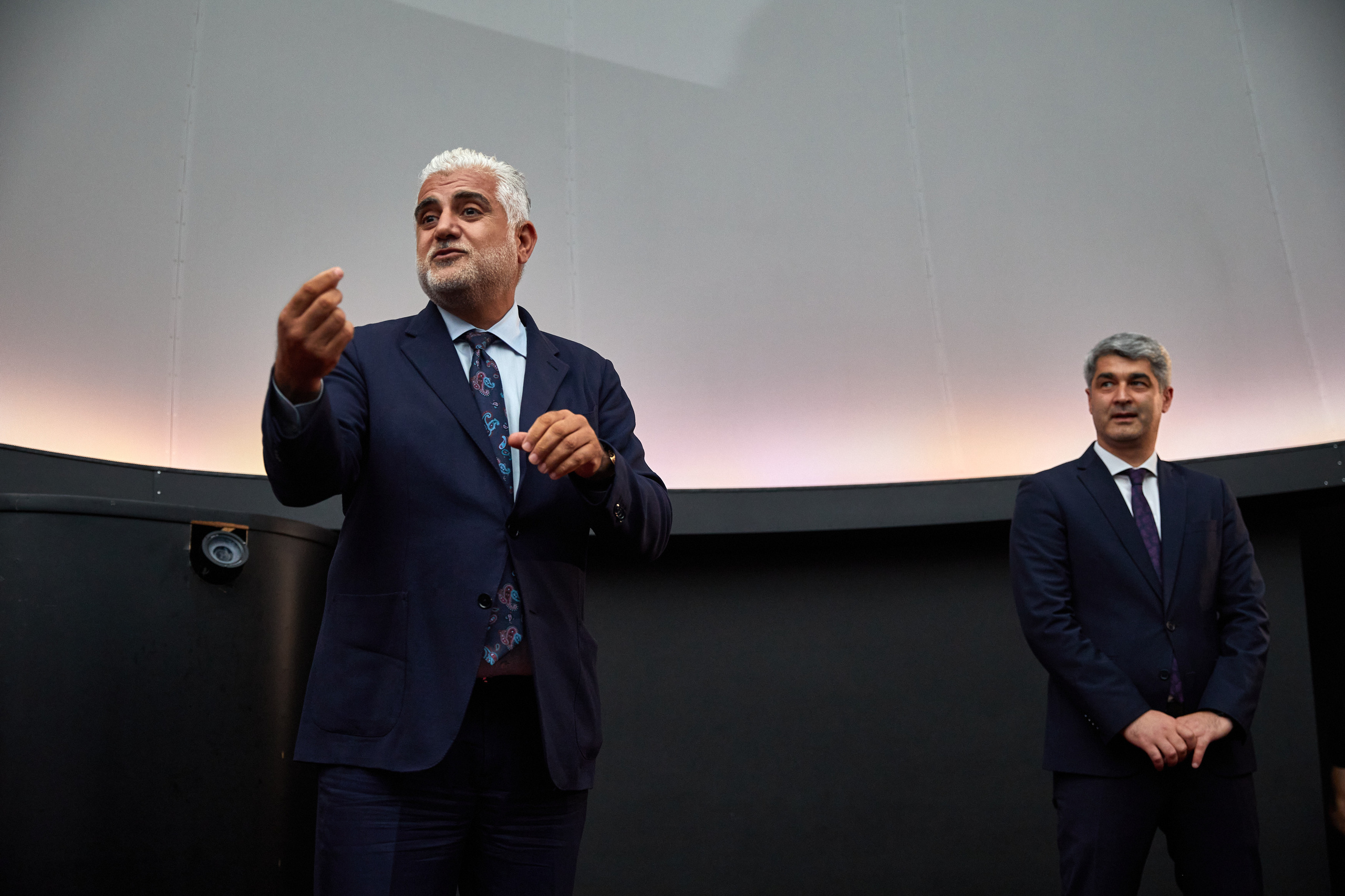 “Yerdənkənar həyatın axtarışı” Dr. Thomas H. Zurbuchen və Dr. Nadia Drake. Həvəskar Astronomlar Cəmiyyəti — Astronomy.az