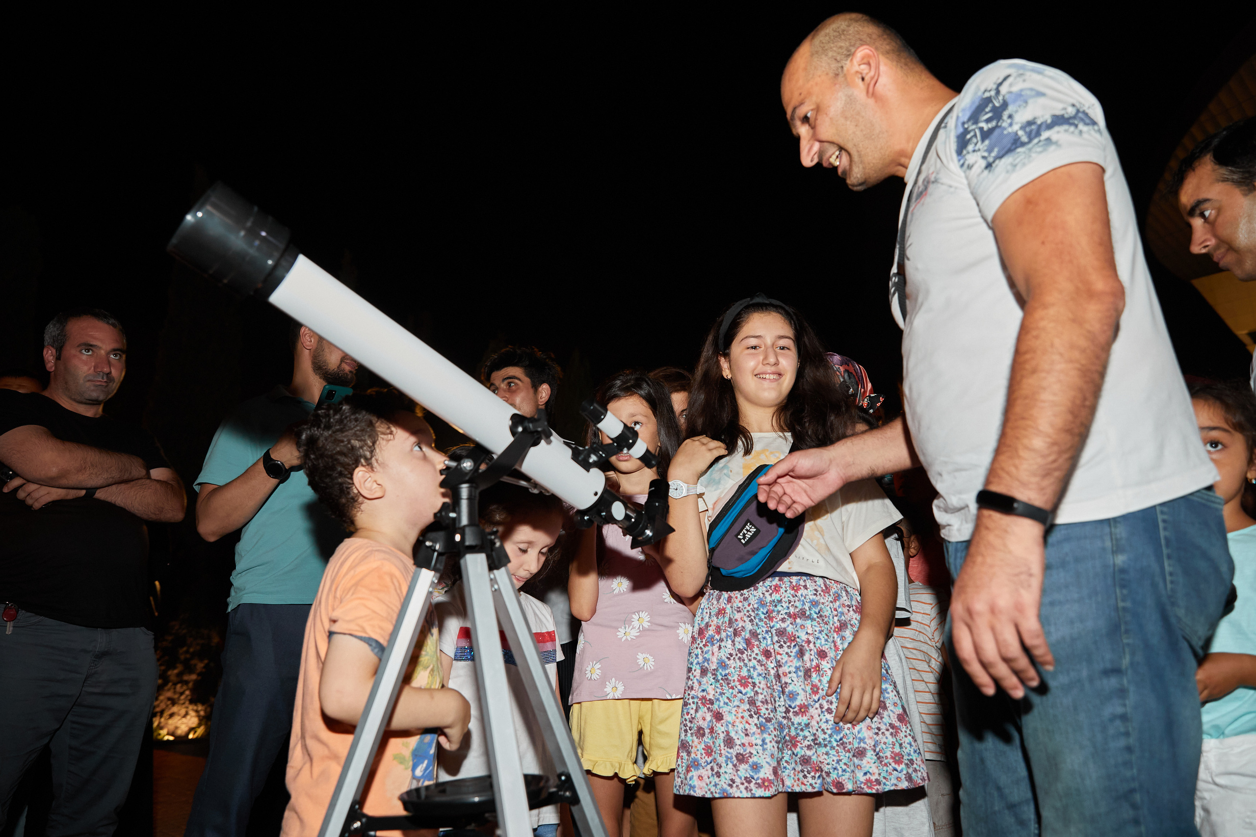 Kosmosla ilk tanışlıq. Həvəskar Astronomlar Cəmiyyəti — Astronomy.az