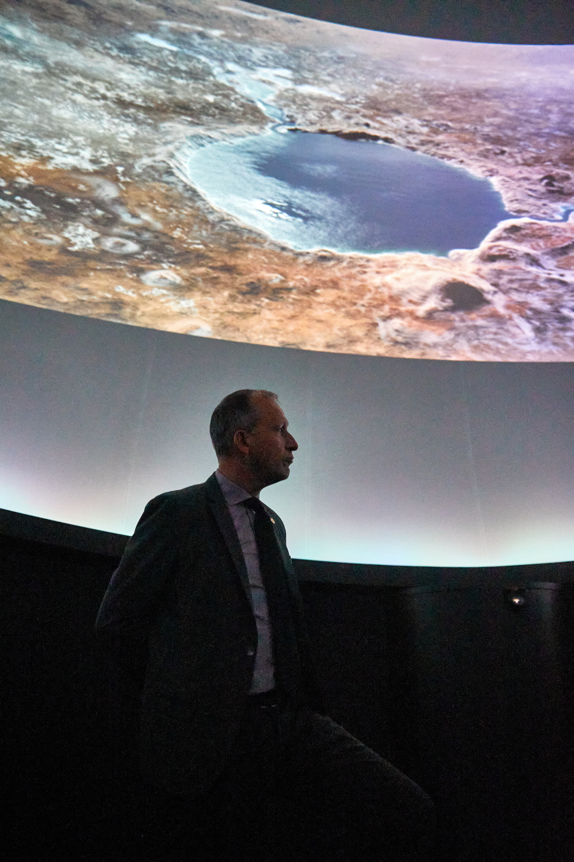 “Yerdənkənar həyatın axtarışı” Dr. Thomas H. Zurbuchen və Dr. Nadia Drake. Həvəskar Astronomlar Cəmiyyəti — Astronomy.az