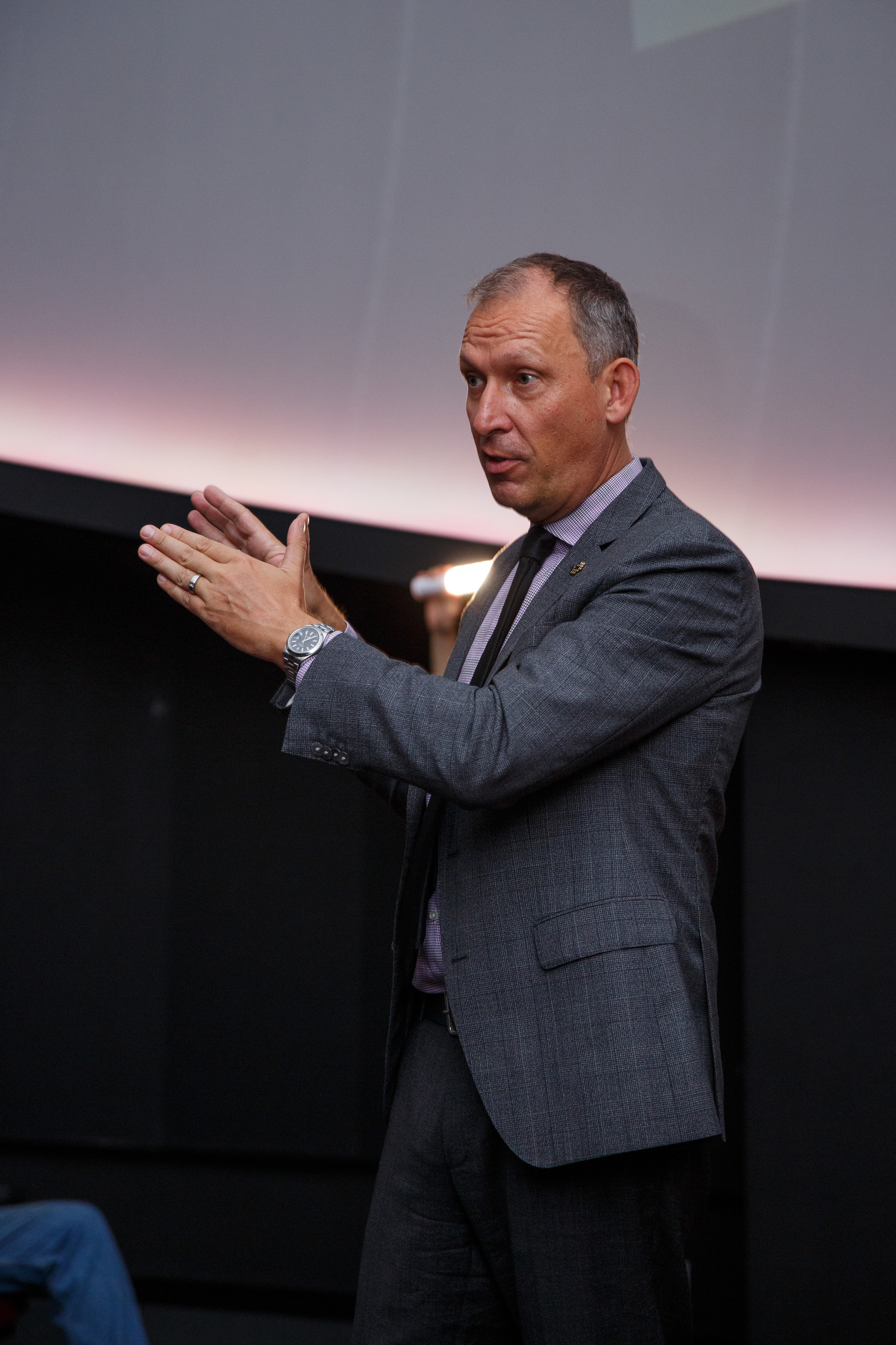 “Yerdənkənar həyatın axtarışı” Dr. Thomas H. Zurbuchen və Dr. Nadia Drake. Həvəskar Astronomlar Cəmiyyəti — Astronomy.az