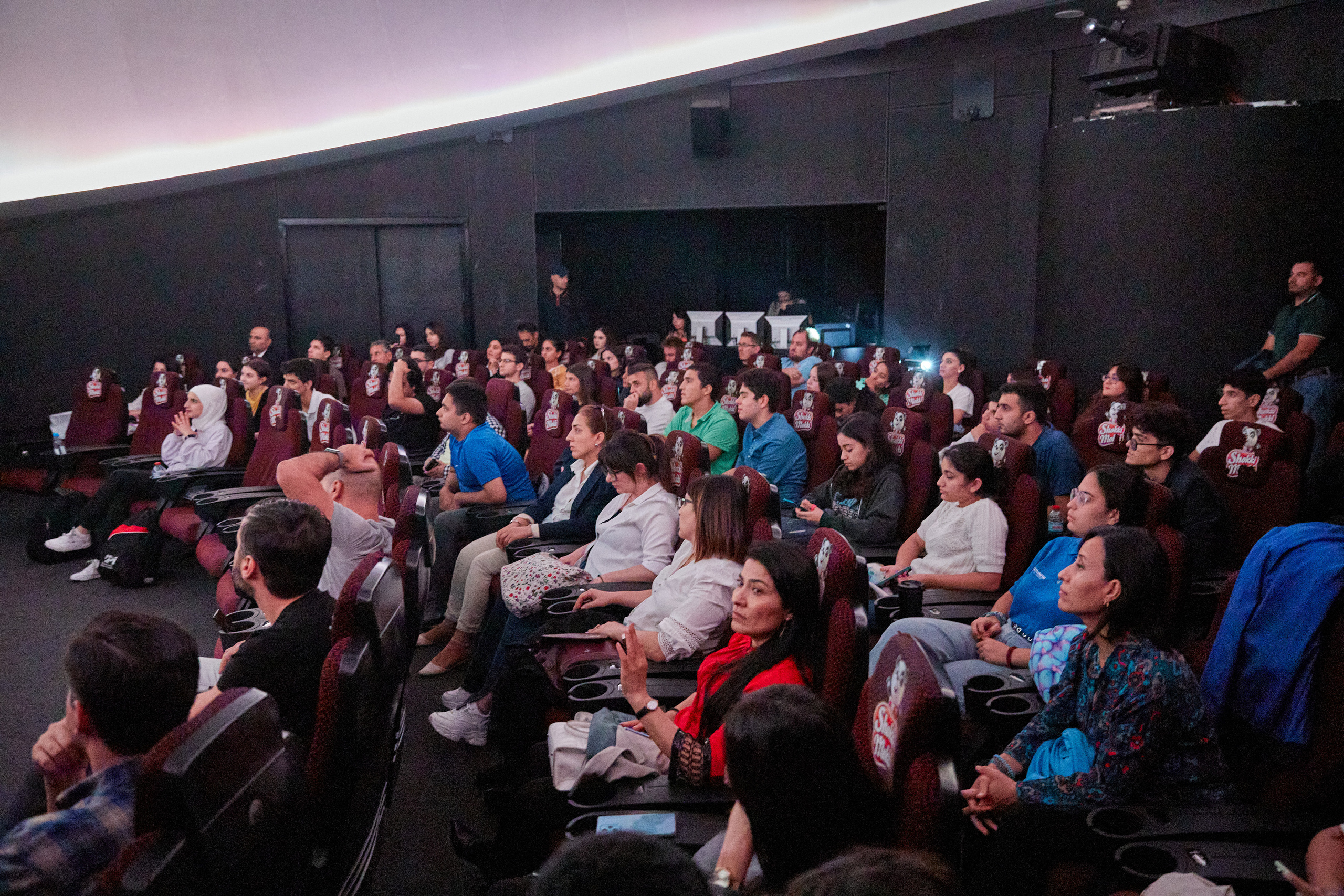 “Yerdənkənar həyatın axtarışı” Dr. Thomas H. Zurbuchen və Dr. Nadia Drake. Həvəskar Astronomlar Cəmiyyəti — Astronomy.az