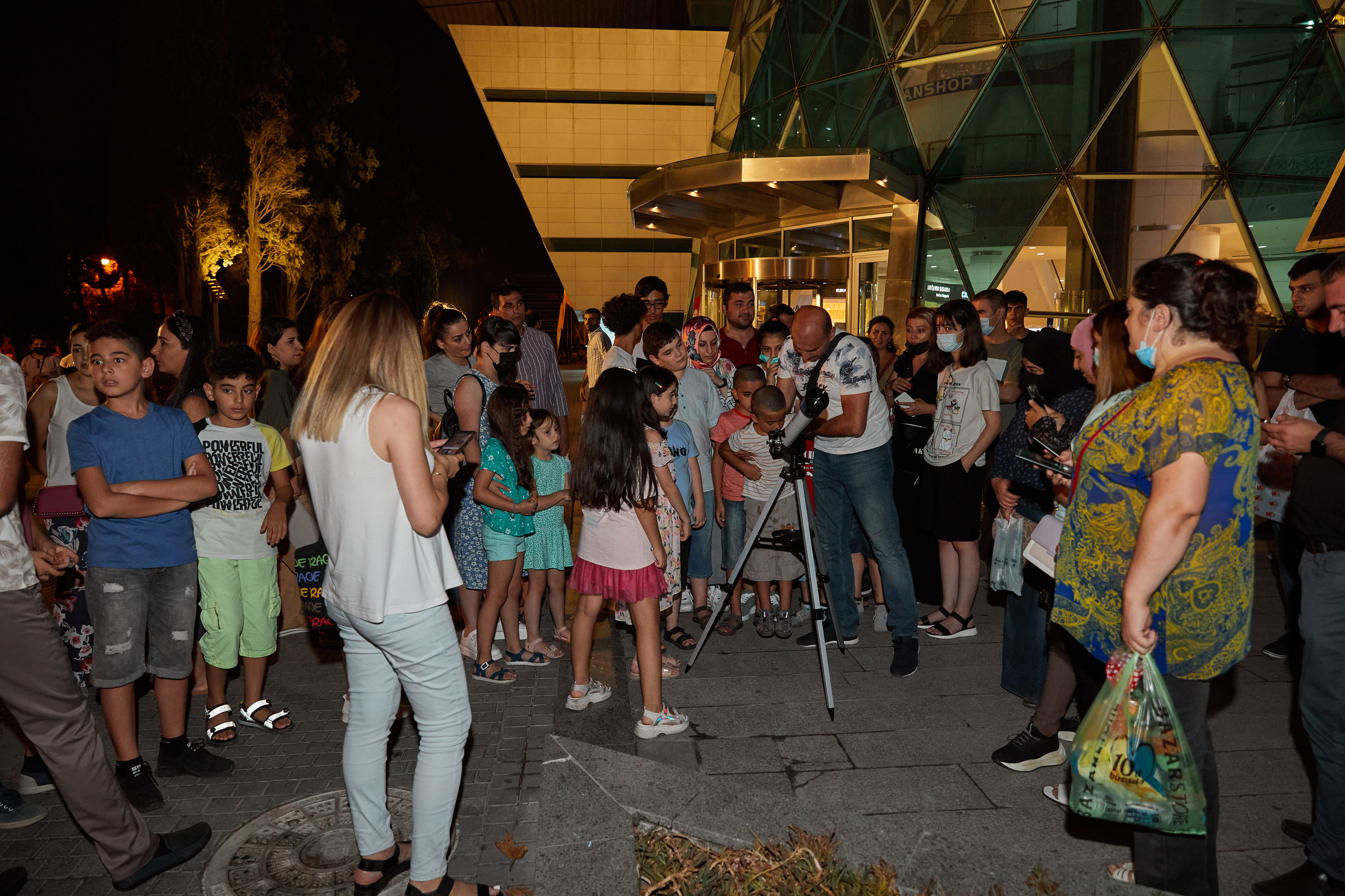 Kosmosla ilk tanışlıq. Həvəskar Astronomlar Cəmiyyəti — Astronomy.az