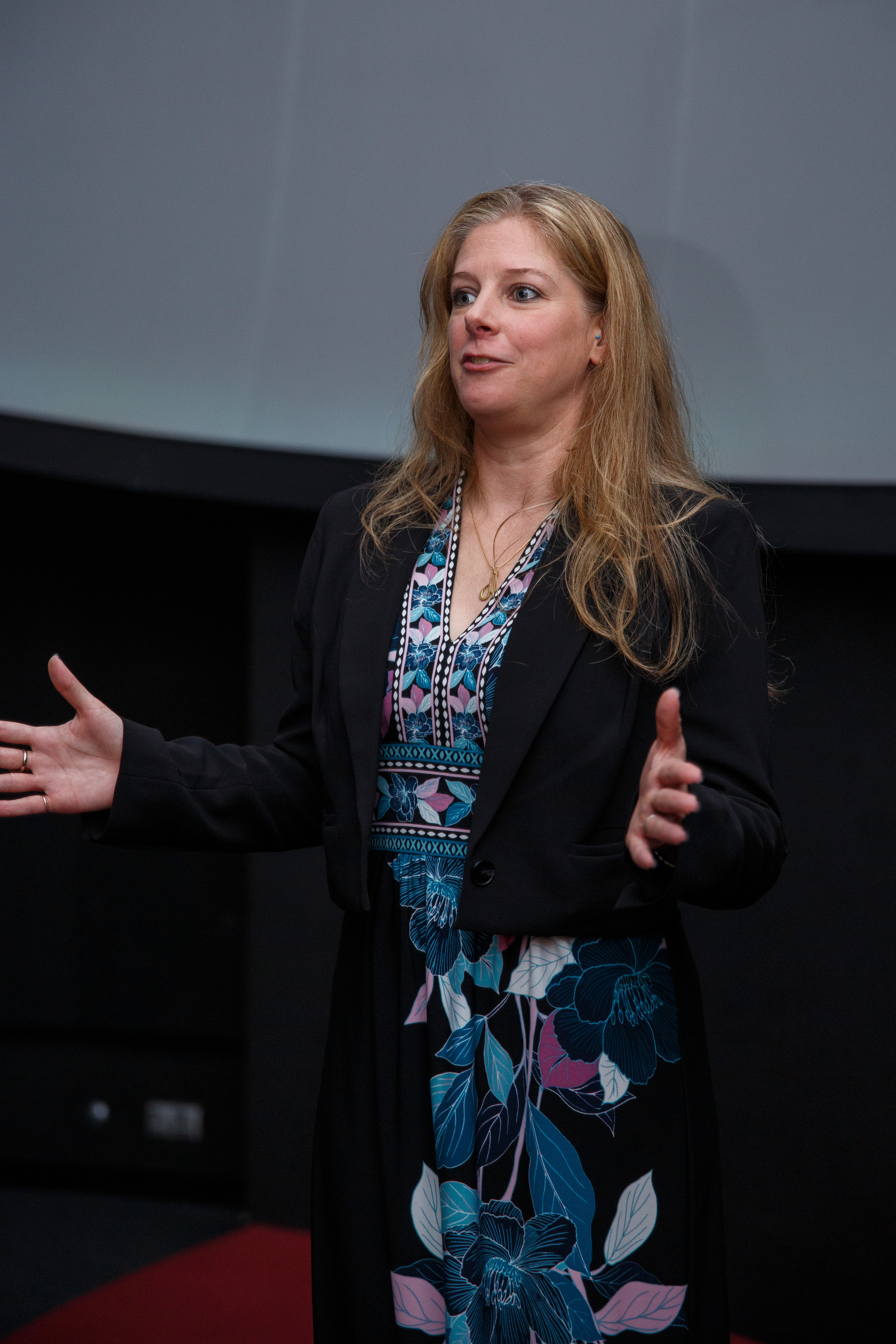 “Yerdənkənar həyatın axtarışı” Dr. Thomas H. Zurbuchen və Dr. Nadia Drake. Həvəskar Astronomlar Cəmiyyəti — Astronomy.az