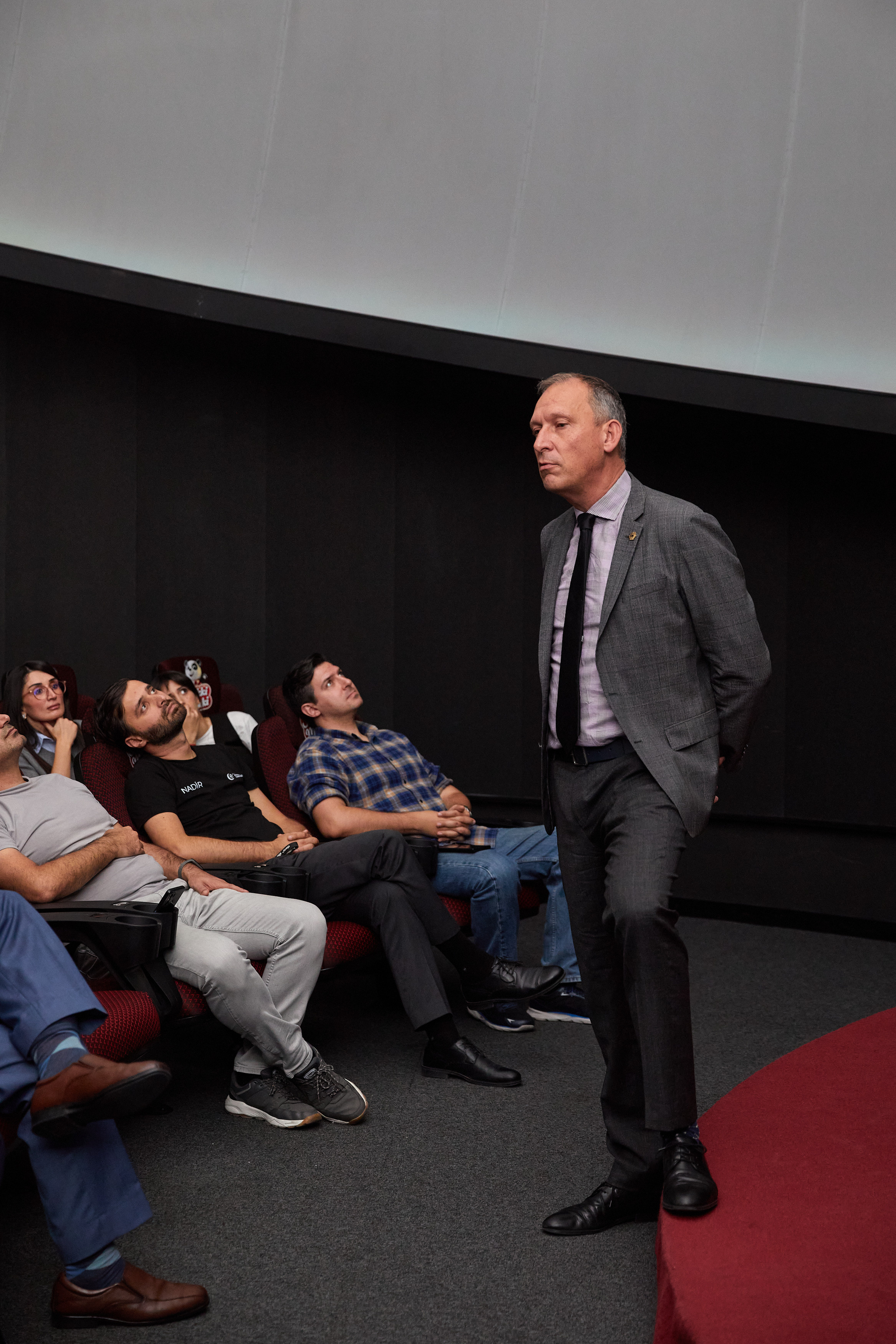 “Yerdənkənar həyatın axtarışı” Dr. Thomas H. Zurbuchen və Dr. Nadia Drake. Həvəskar Astronomlar Cəmiyyəti — Astronomy.az