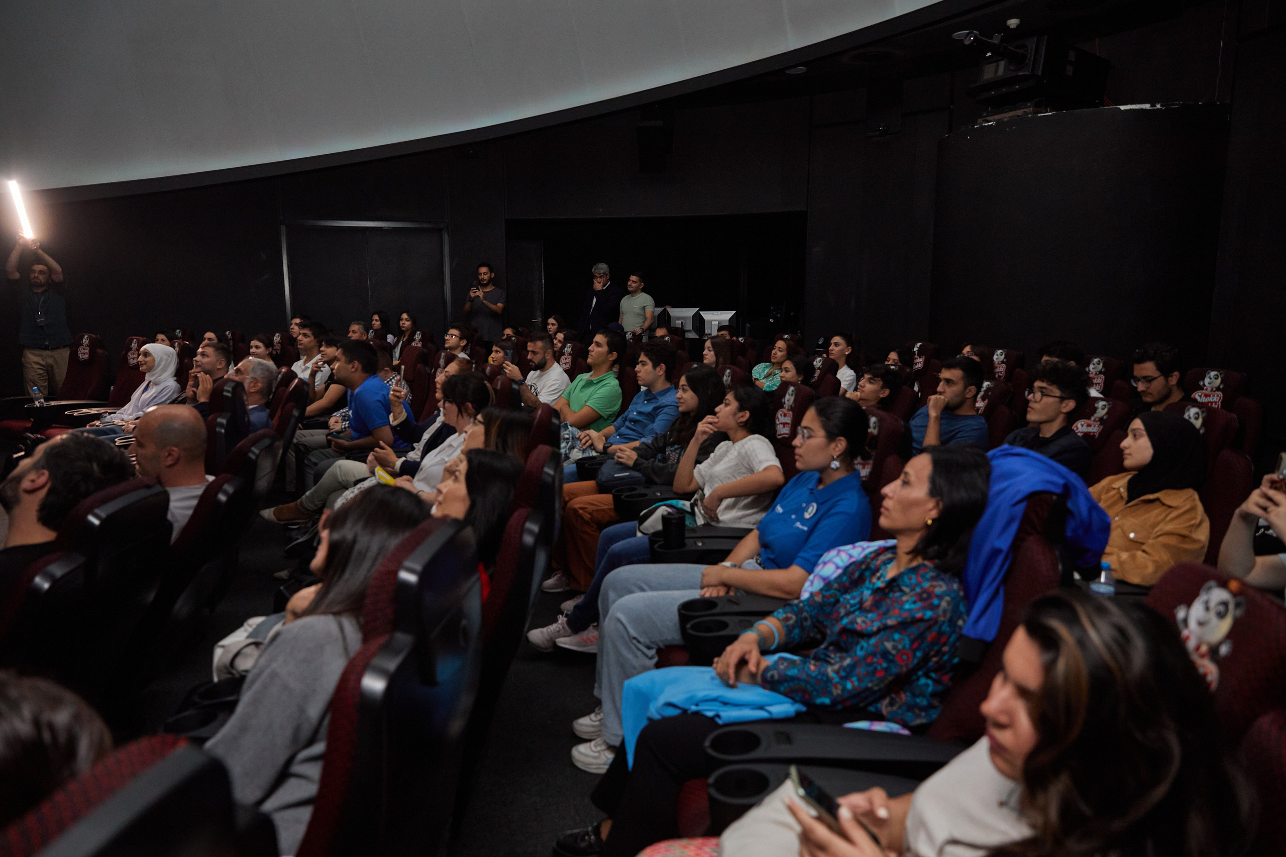 “Yerdənkənar həyatın axtarışı” Dr. Thomas H. Zurbuchen və Dr. Nadia Drake. Həvəskar Astronomlar Cəmiyyəti — Astronomy.az