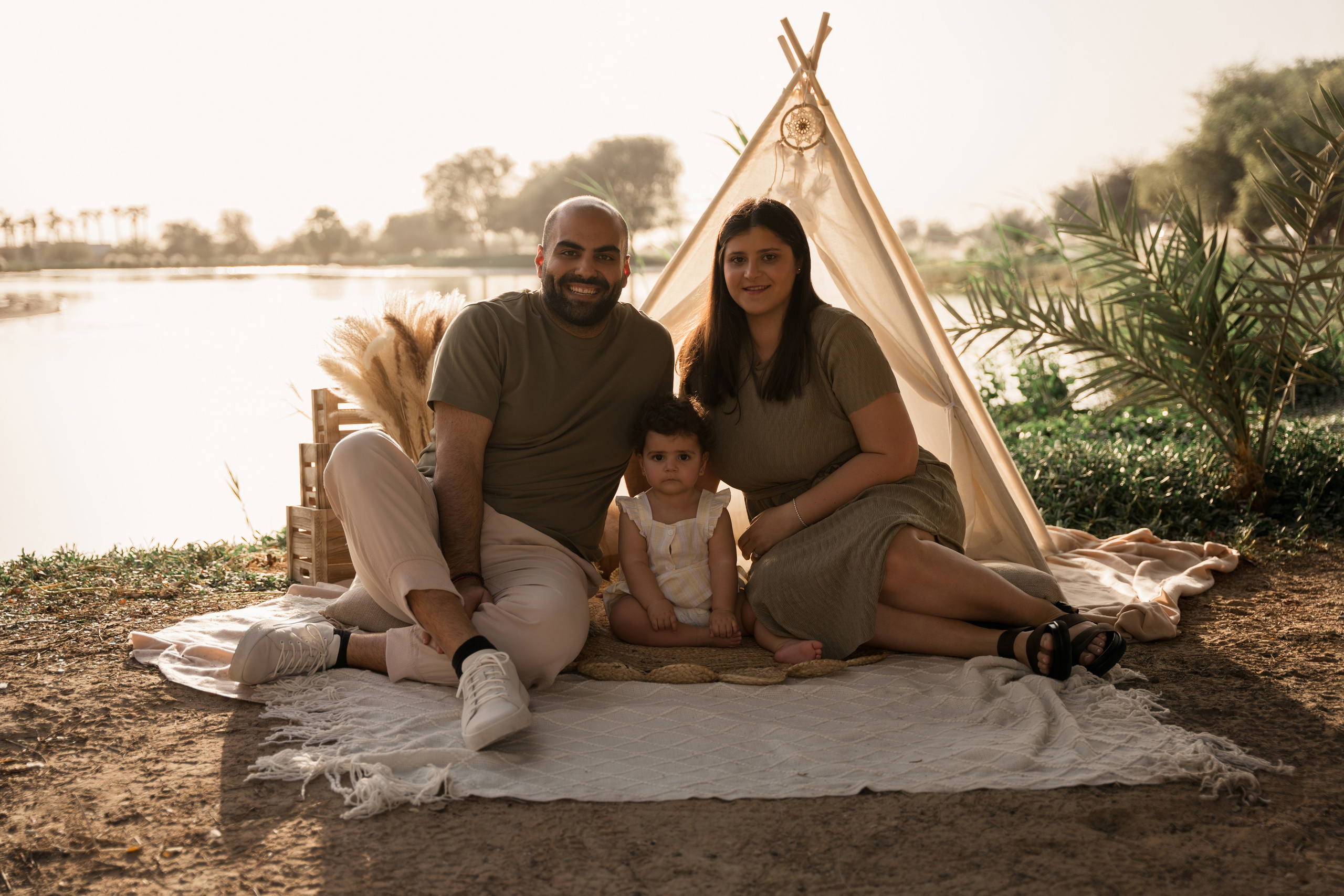 Family fun and cake crush. Angela Iakovleva — Family Photographer in Dubai