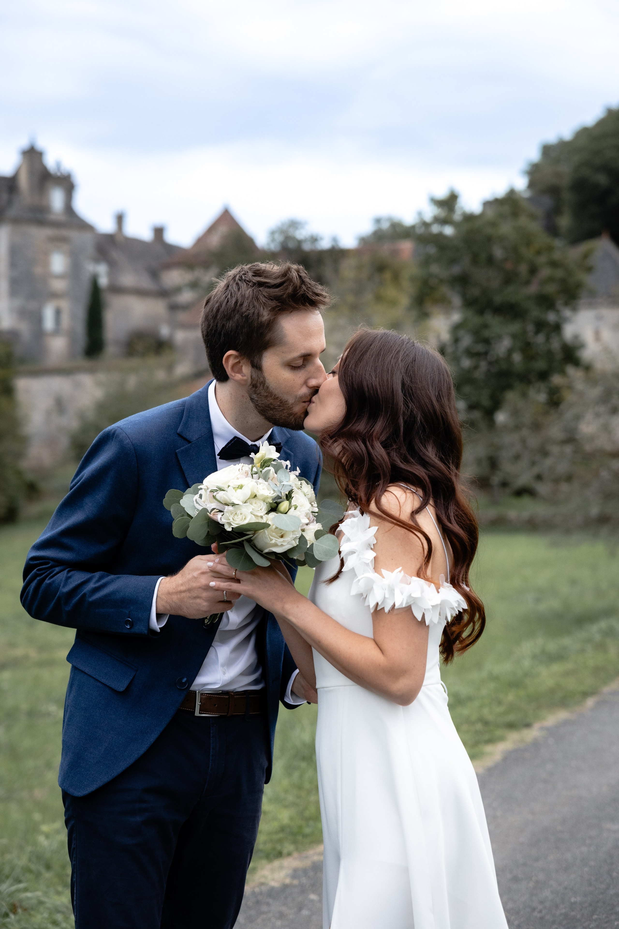 Château Elopement in the Lot — Cénevières | Southwest France. Eugénie Smirnova — Wedding & Elopement Photographer in Southwest France