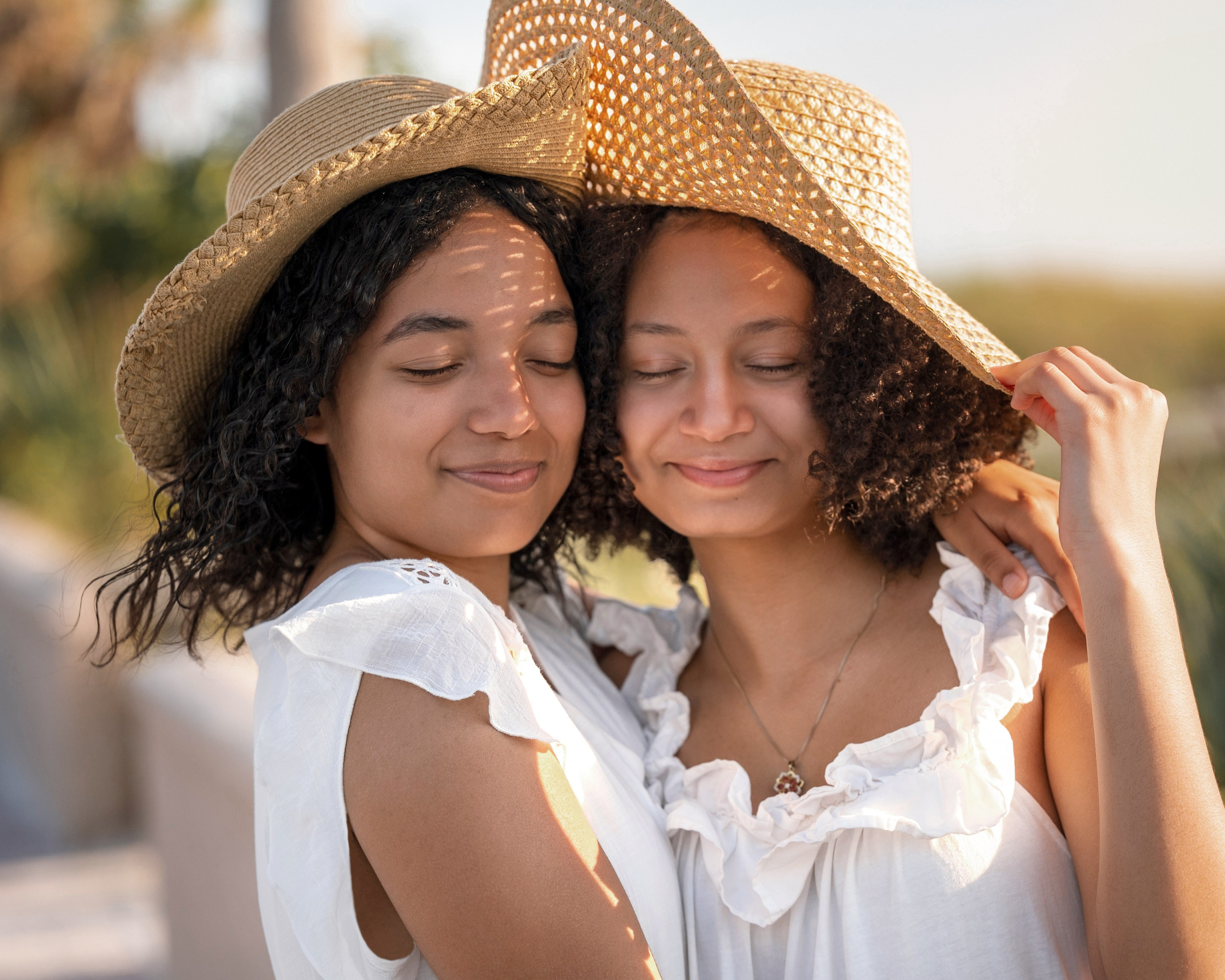 Sisters. Portrait, kids and family photographer in Wesley Chapel Alina Alice Osipova