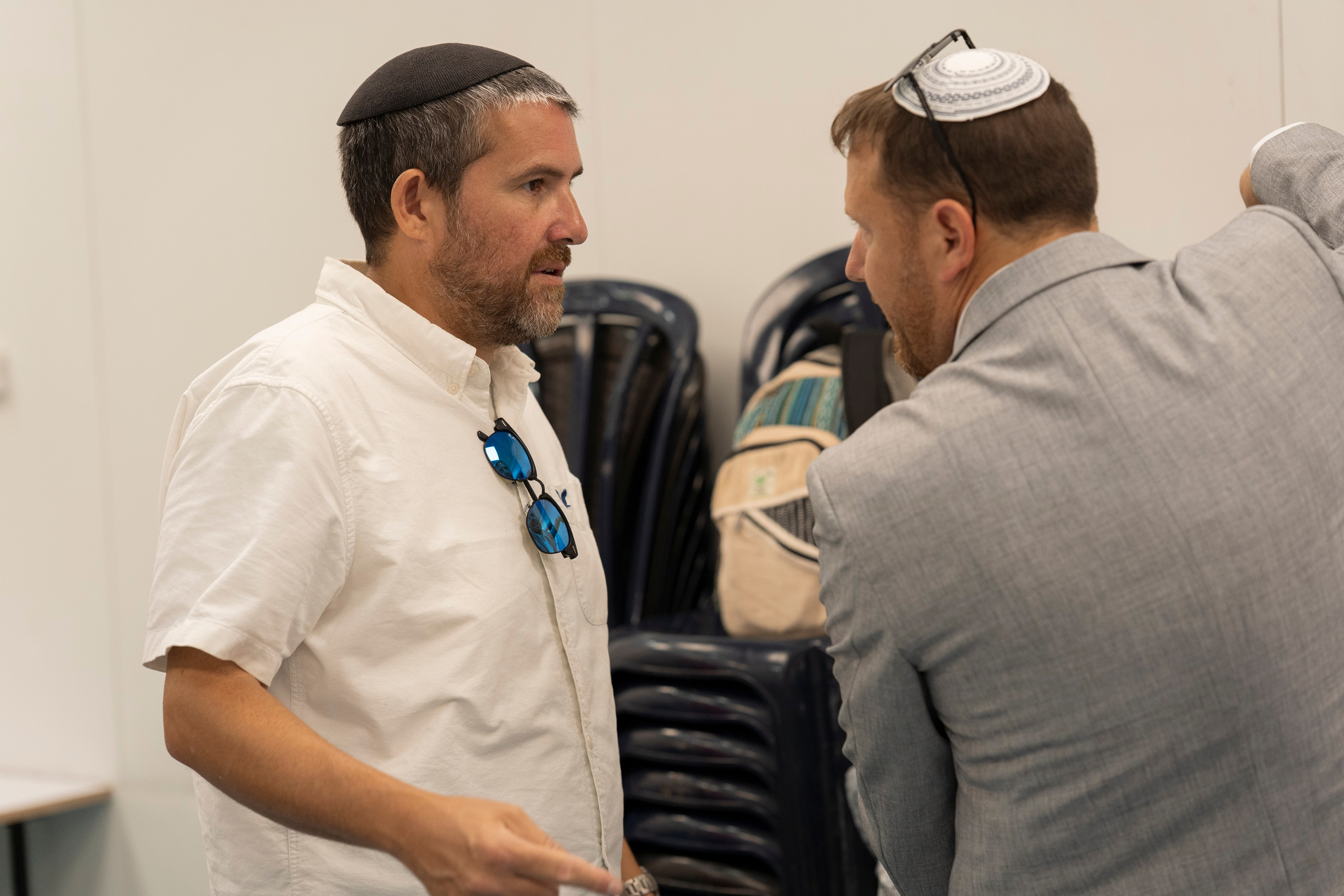 הנחת התפילין רפאל לוי. יוסף מזרחי צילום חתונה, ברית וזוגיות. צלם מקצועי שאוהב להוציא אתכם הכי יפים ברגעים הכי מרגשים