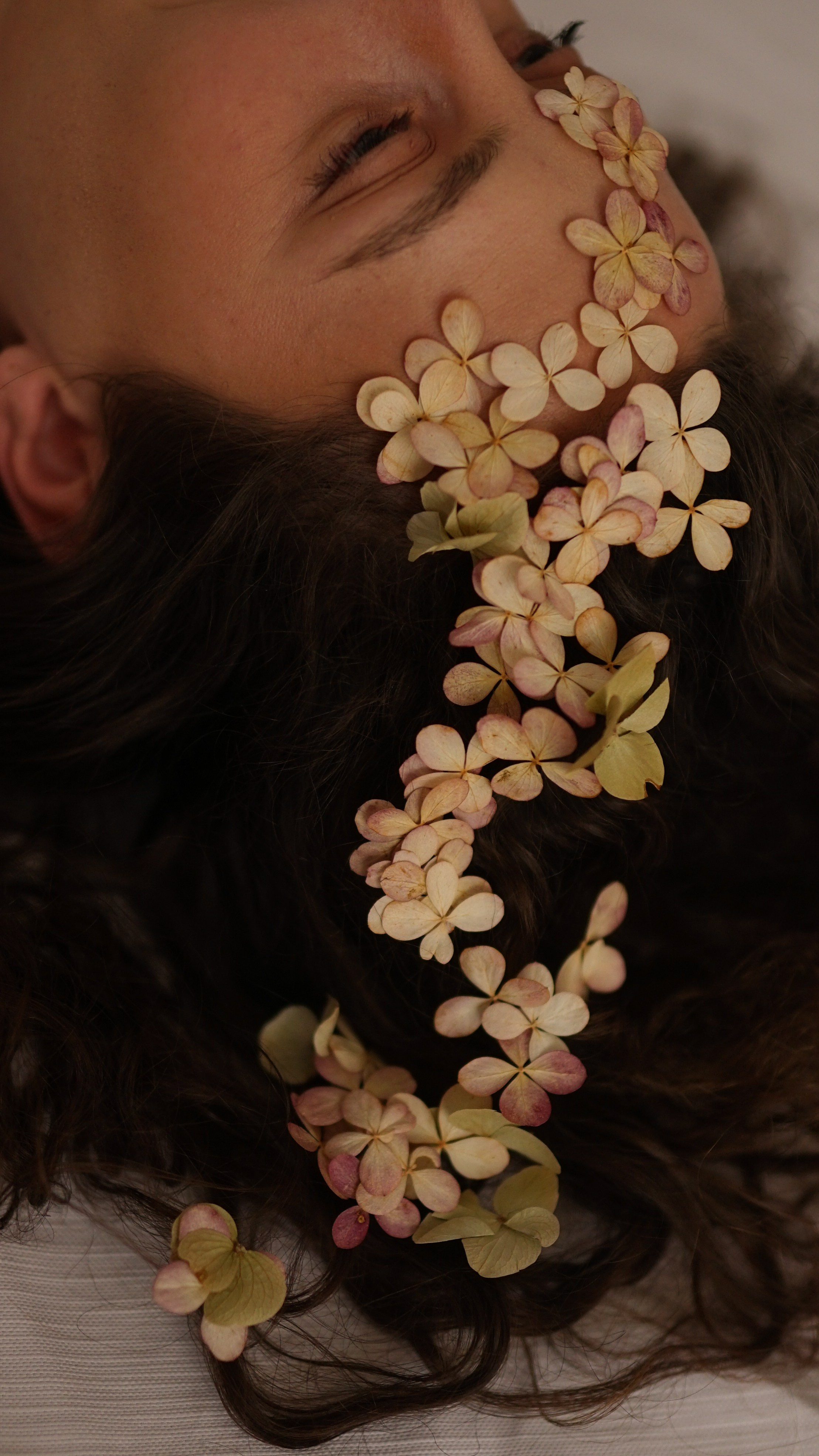 Fotografie de Portret Brașov | Artist Mădălina Beda. Madalina Beda- Artist vizual, fotograf, doula la nastere, consultant babywearing Brasov si in toata tara