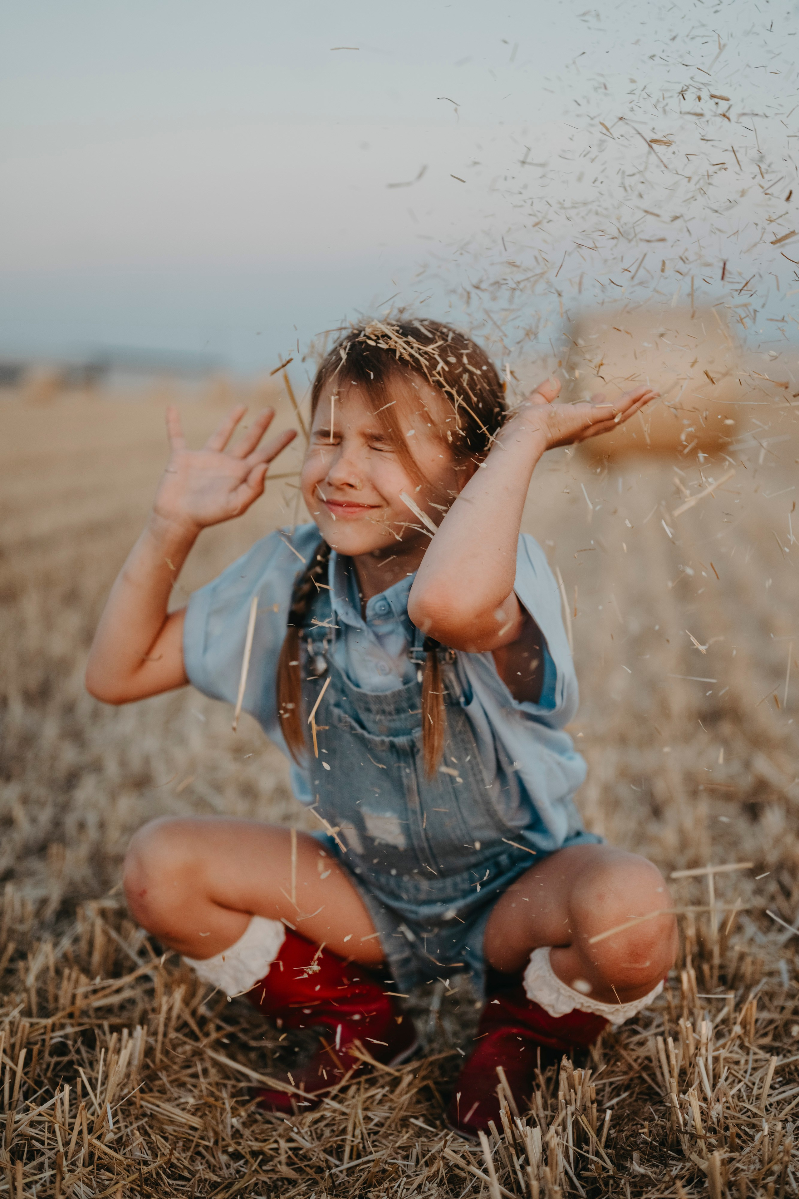 Letnje fotografisanje u polju suncokreta i sena. Deciji i porodicni fotograf u Beogradu Oksana Skendzic