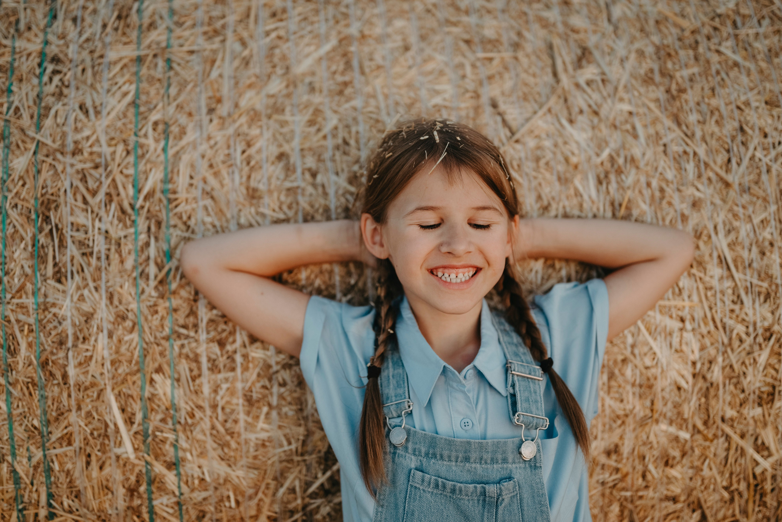 Letnje fotografisanje u polju suncokreta i sena. Deciji i porodicni fotograf u Beogradu Oksana Skendzic
