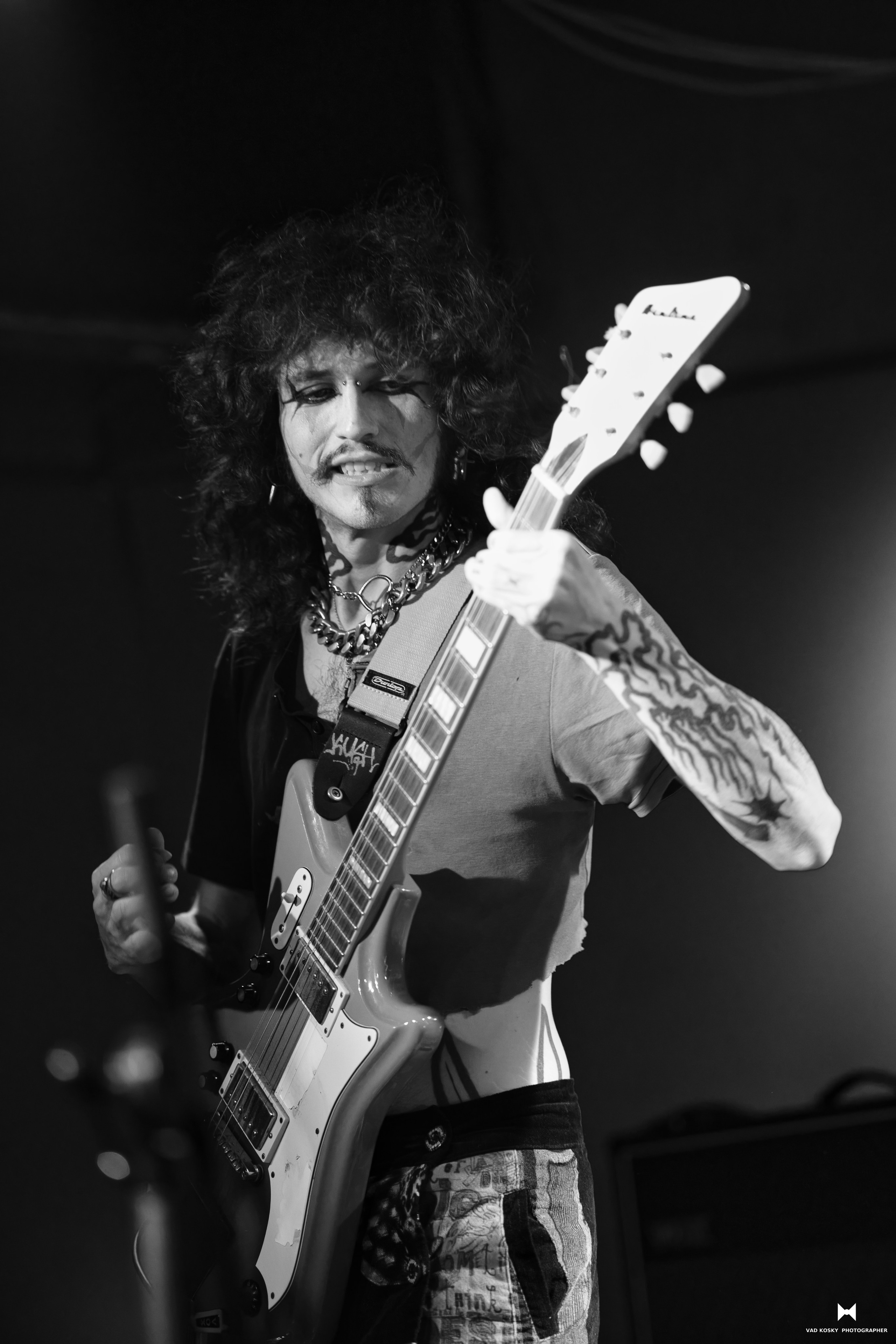 Crimson bass — Mary Bar Haifa 28.11.25. Vad Kosky Photographer