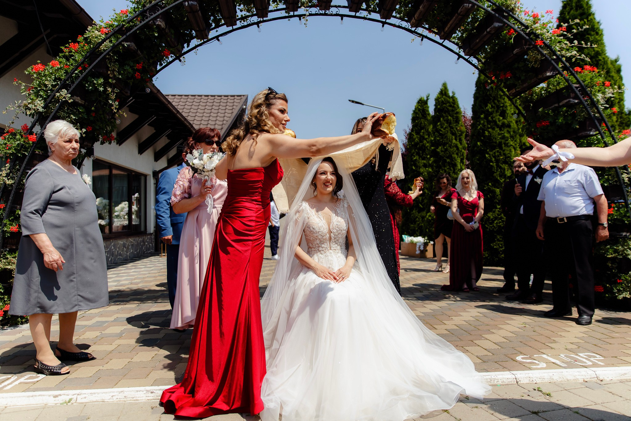 Ioana & Ionuț | Nuntă de poveste la Păstrăvăria Poiana din Mălini județul Suceava. Servicii foto-video profesionale, pentru momente de neuitat