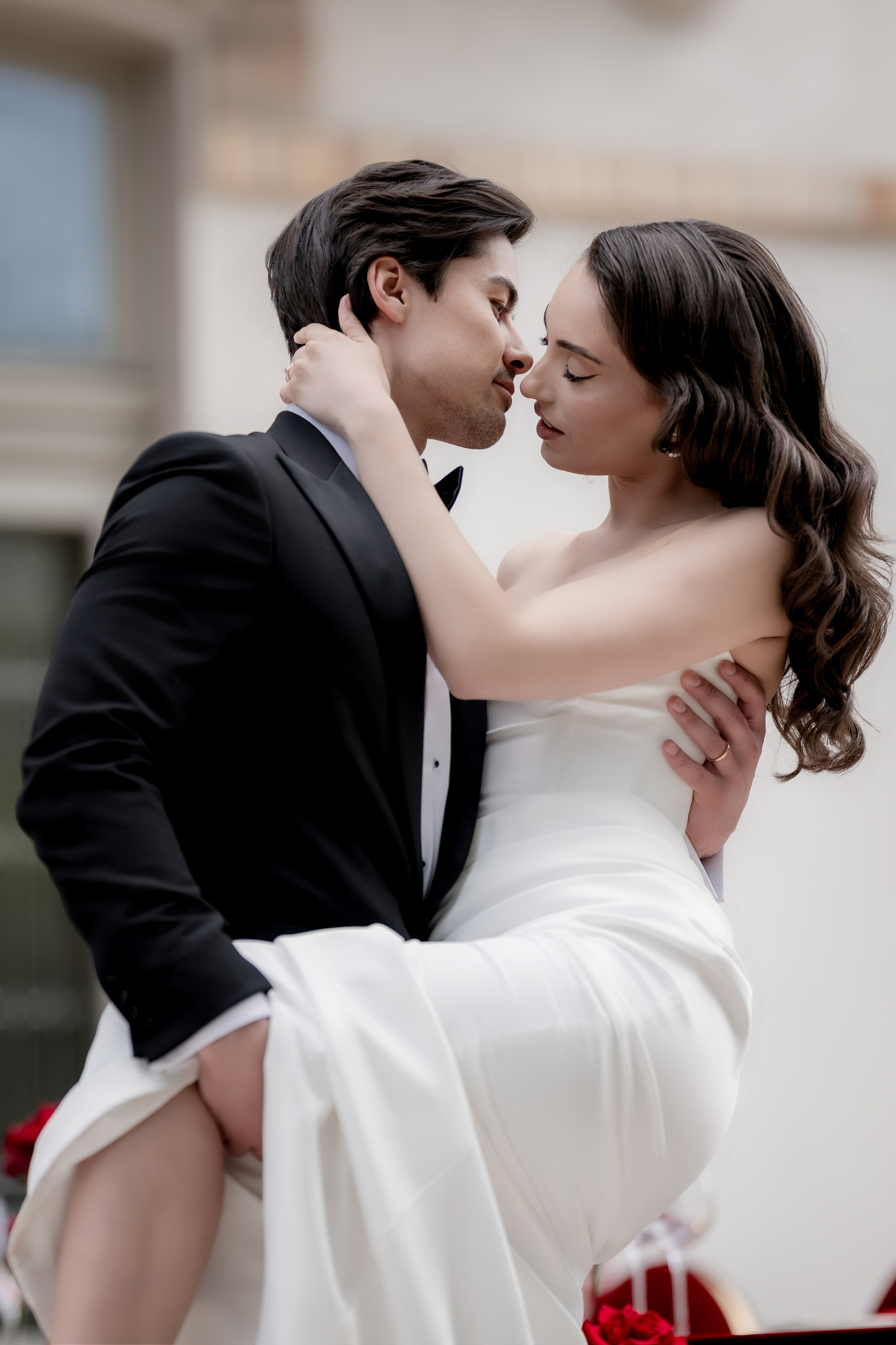 cuplu nunta sarut romantic lumina calda