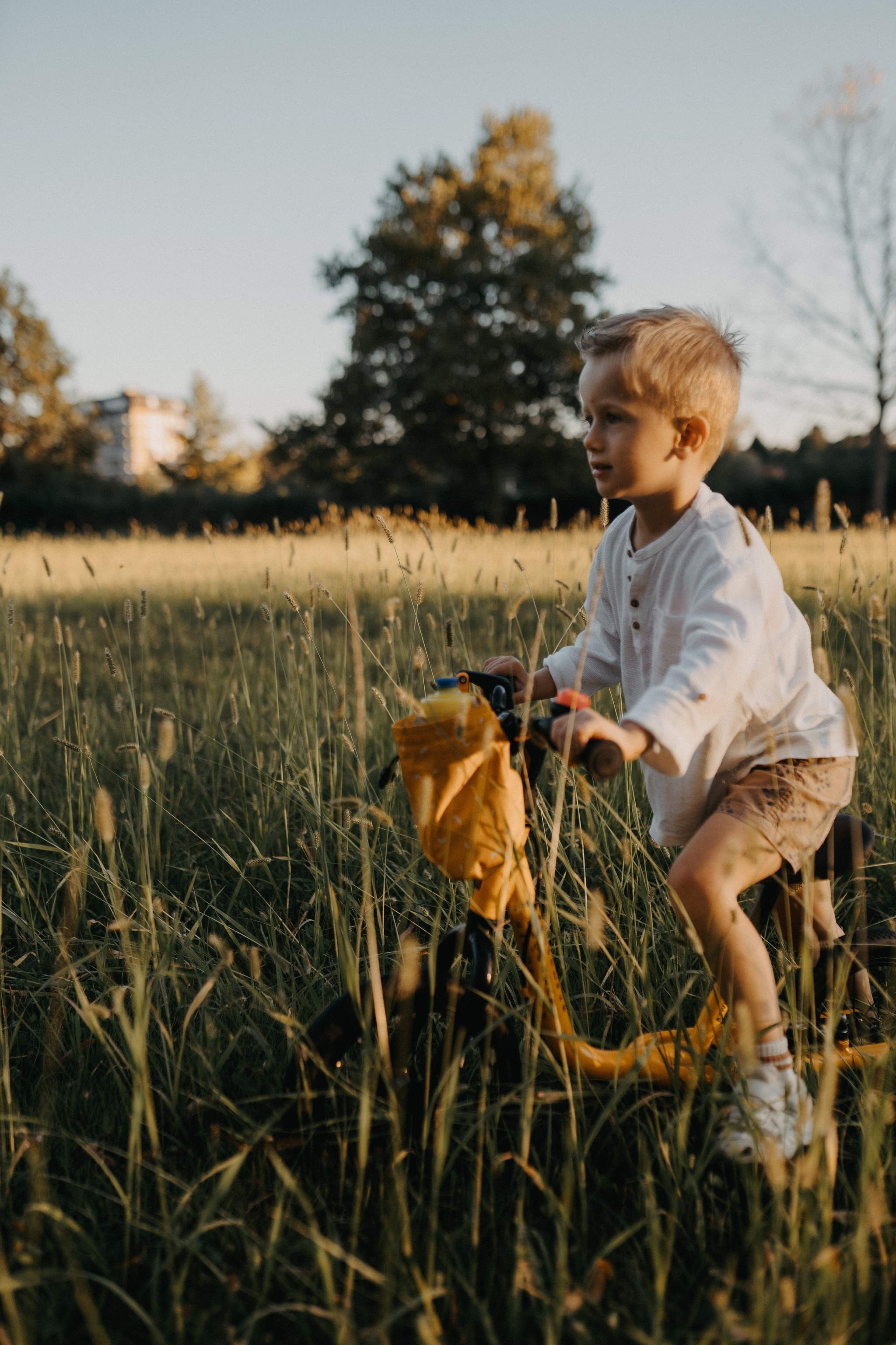 Shooting gravidanza e neonati in location naturali sul Lago Maggiore