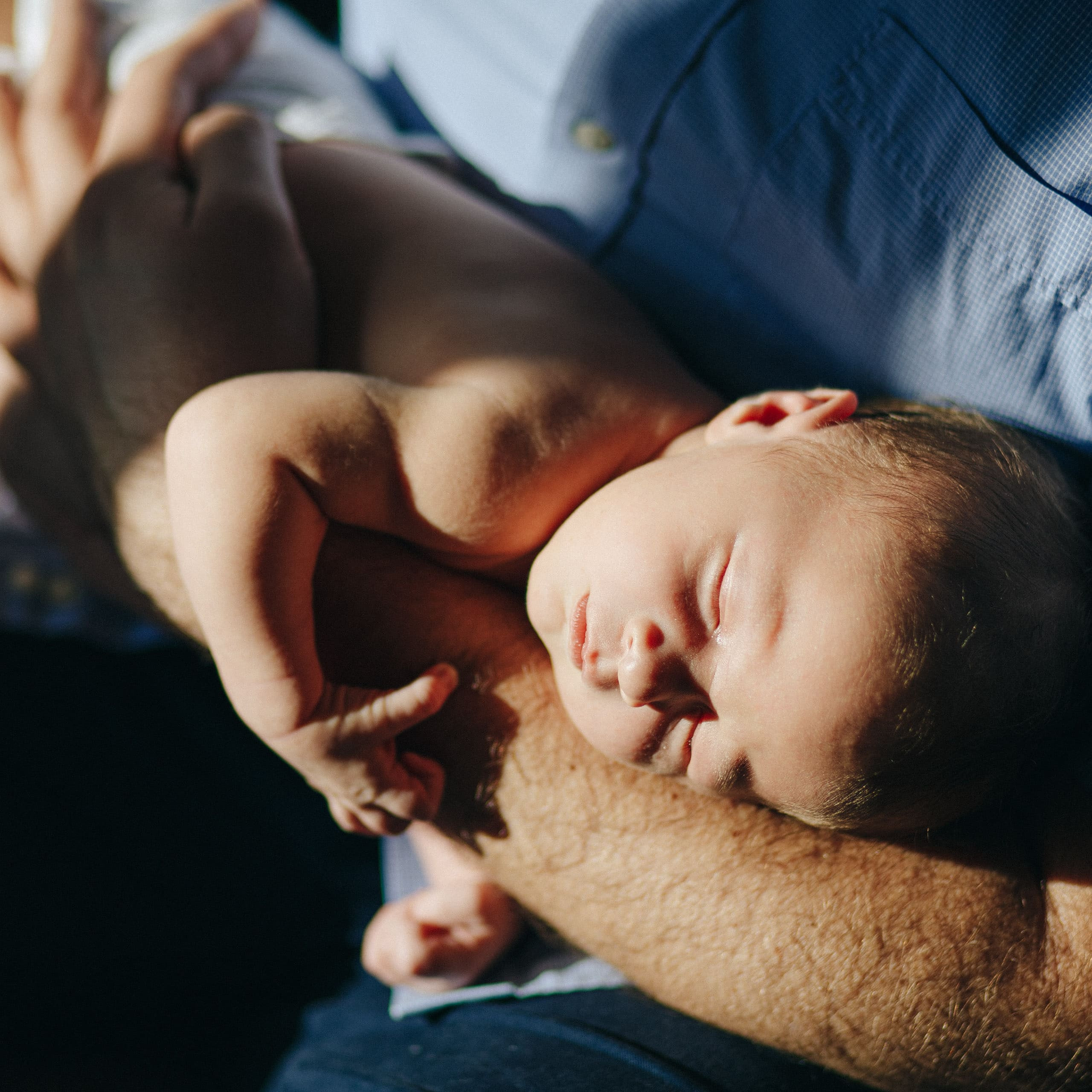 Jaundzimušā fotosesija mājās