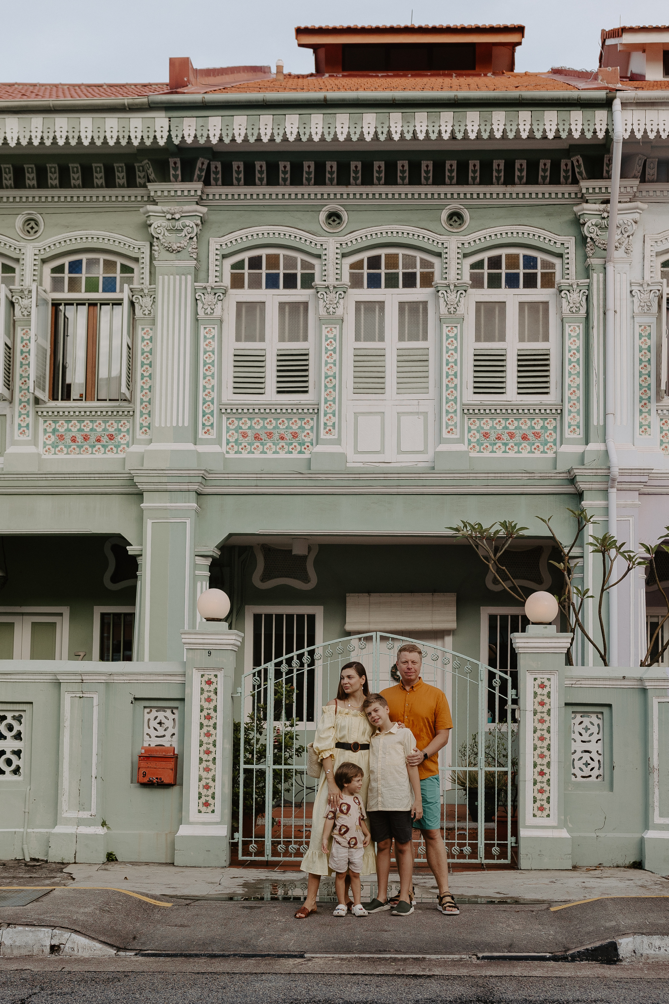 Dasha’s family. Photographer in Singapore Kate Bird