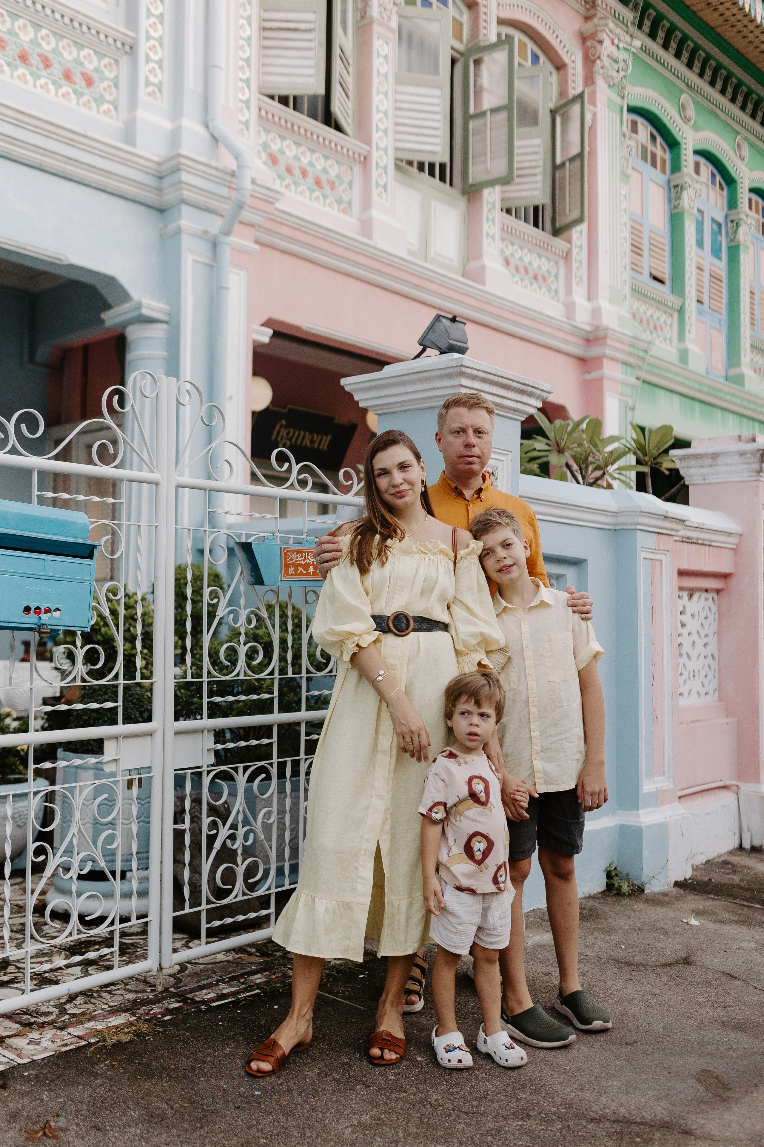 Dasha’s family. Photographer in Singapore Kate Bird
