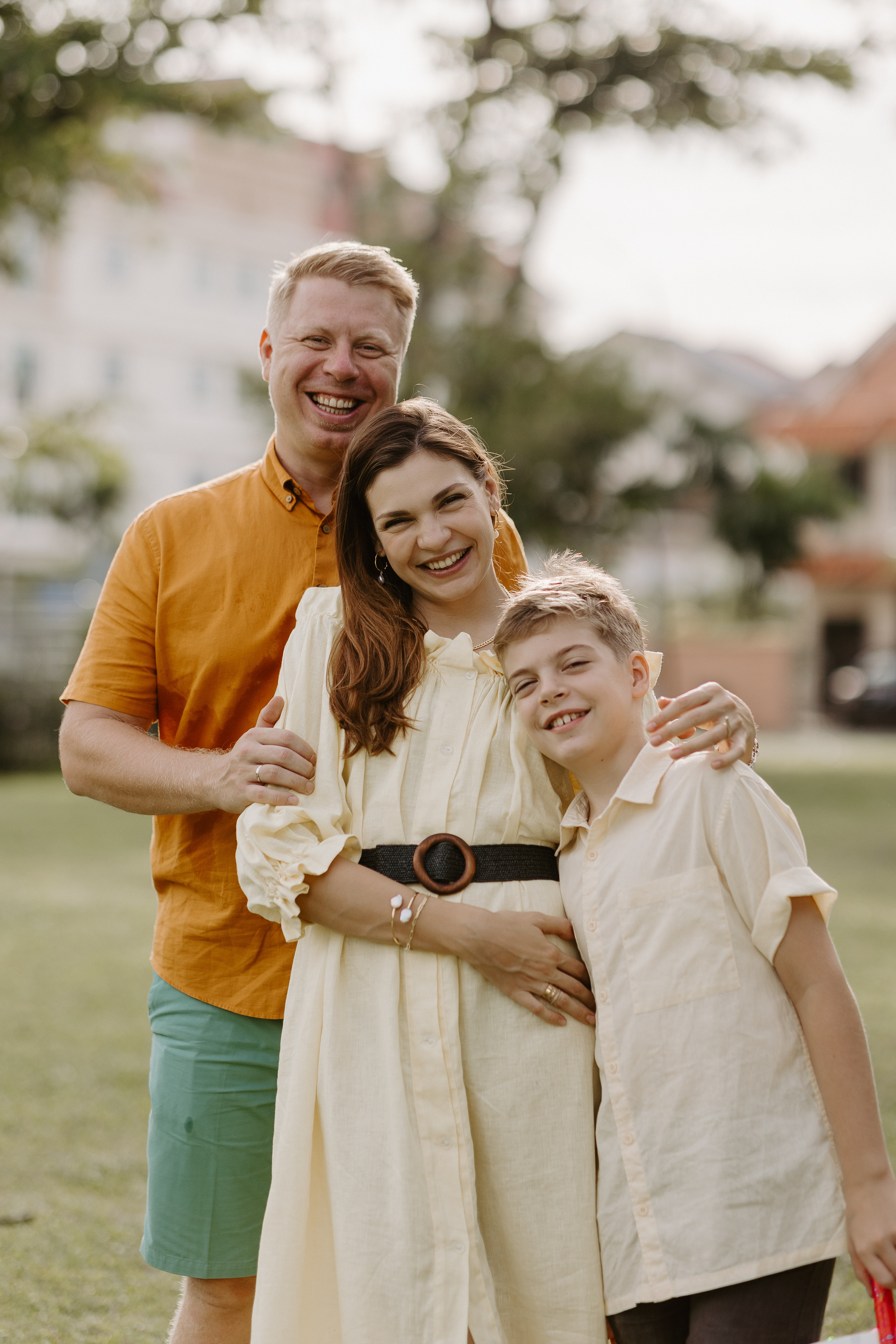 Dasha’s family. Photographer in Singapore Kate Bird