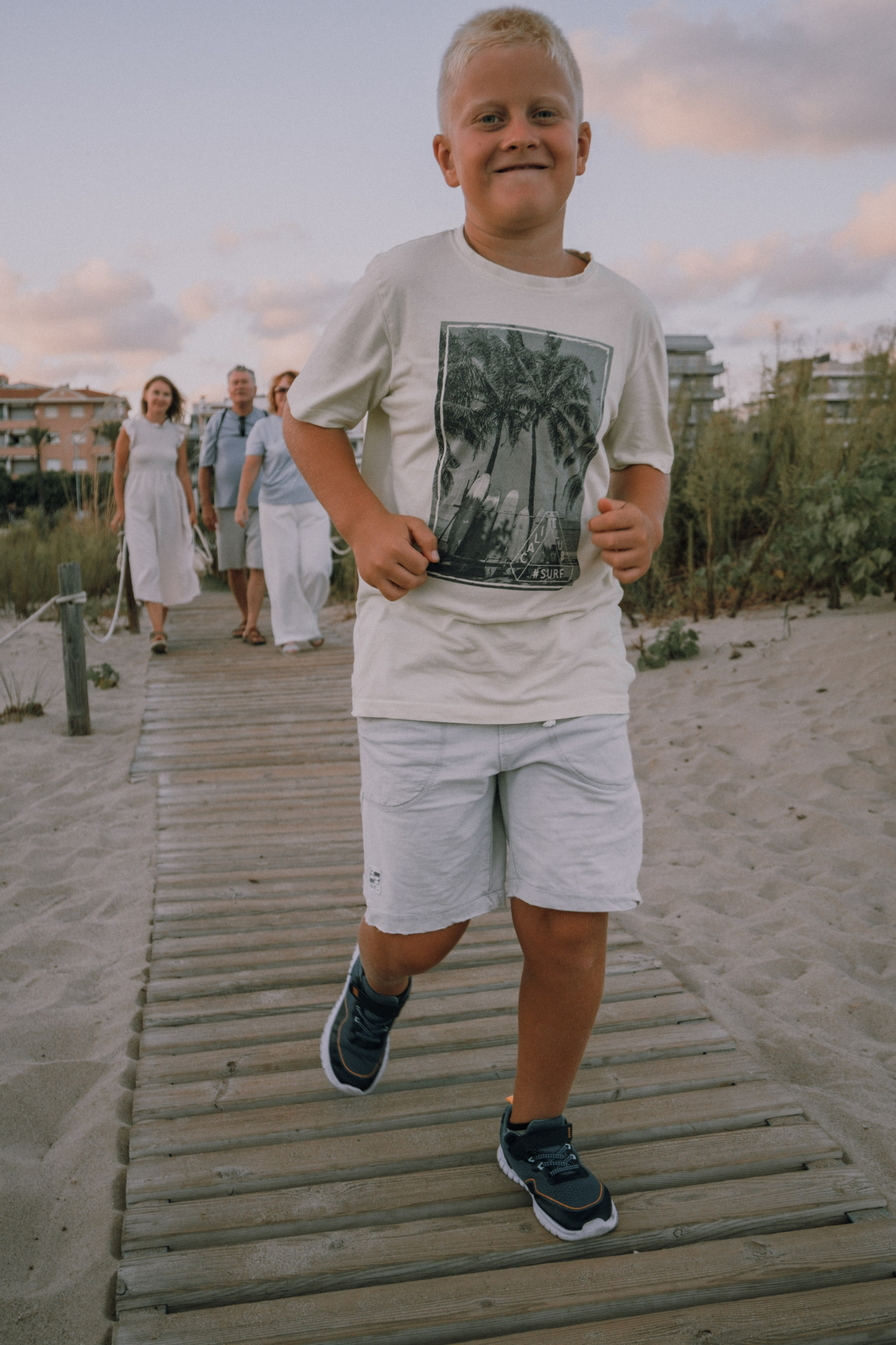 Sesión familiar en la playa. Fotografía profesional en Calafell - Elena Medvedeva