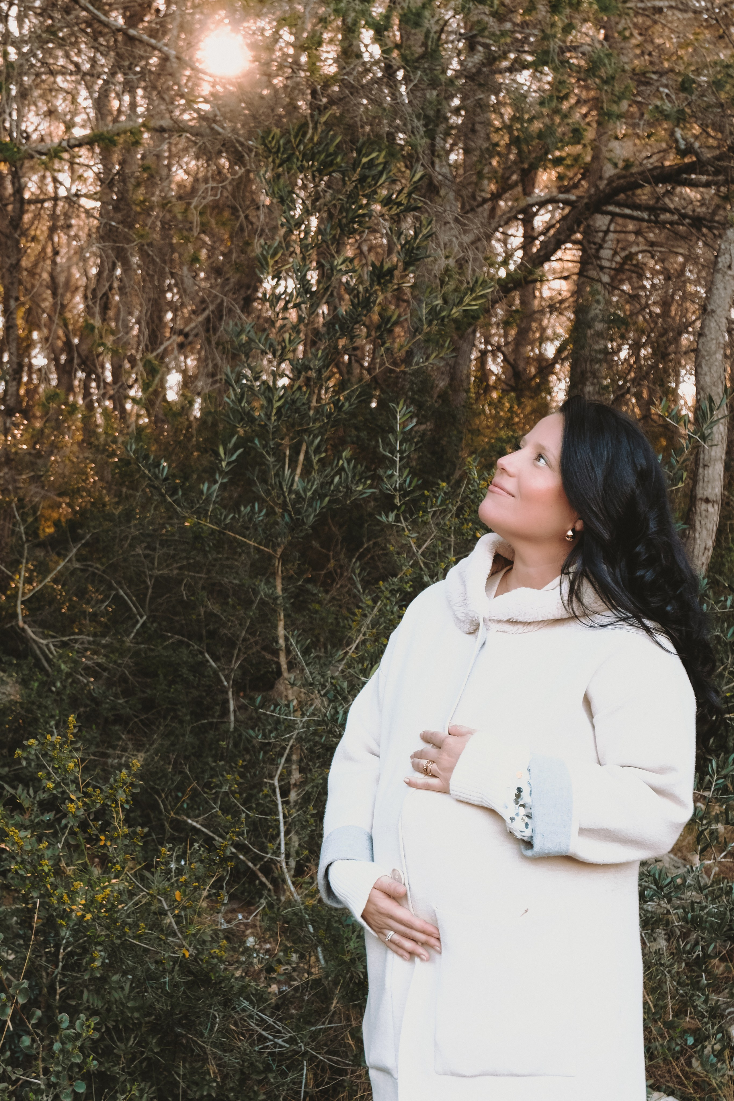 Sesión familiar embarazo. Fotografía profesional en Calafell - Elena Medvedeva