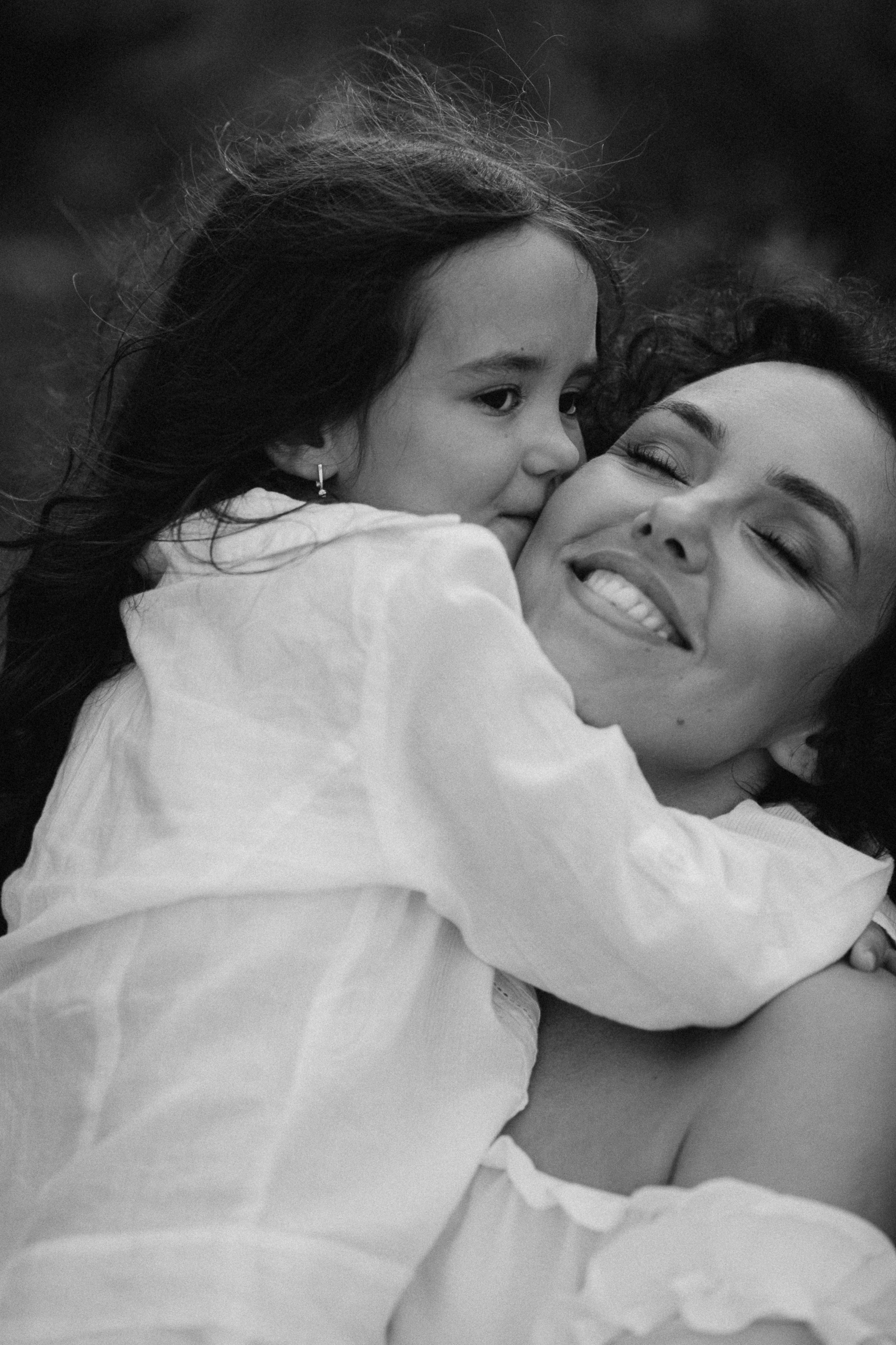 Family photoshoot on the beach in ireland. Wedding & Family photographer in County Donegal and Dublin, Ireland