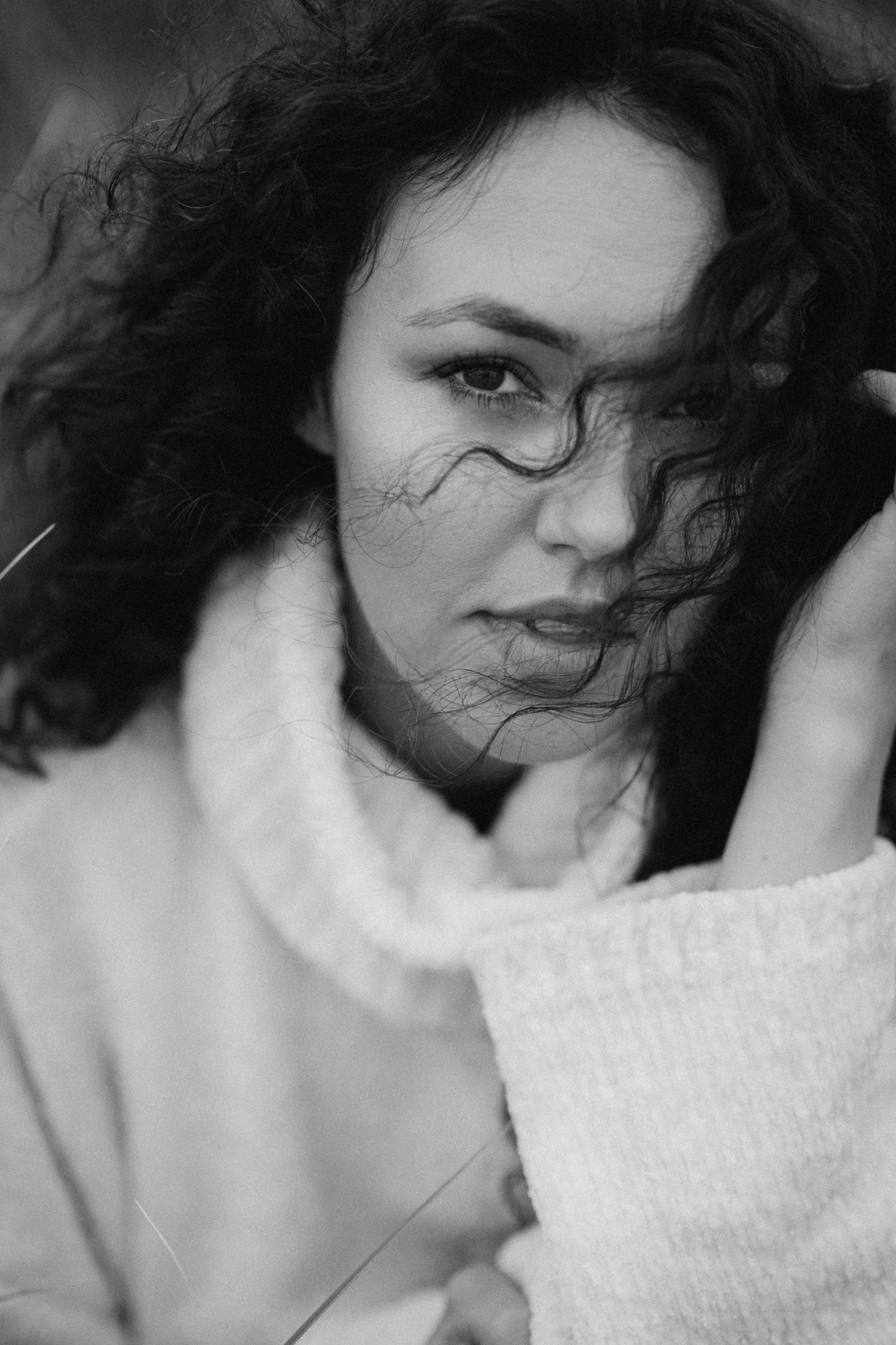 black and white portrait of young woman in the grass