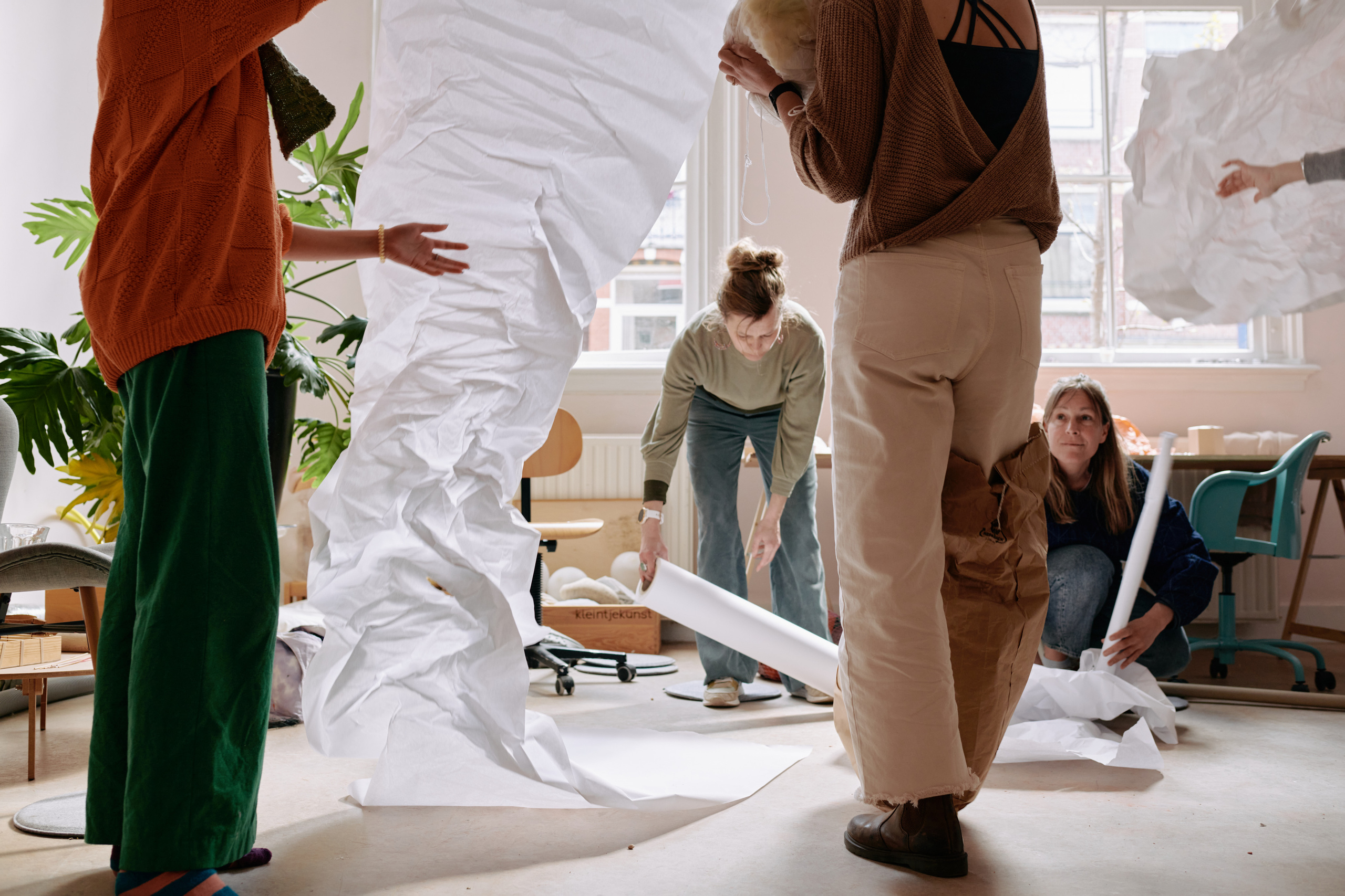 Documentation photography of workshop for Kleintjekunst. Portrait Photographer in Brussels & Amsterdam — Victoria Ushkanova