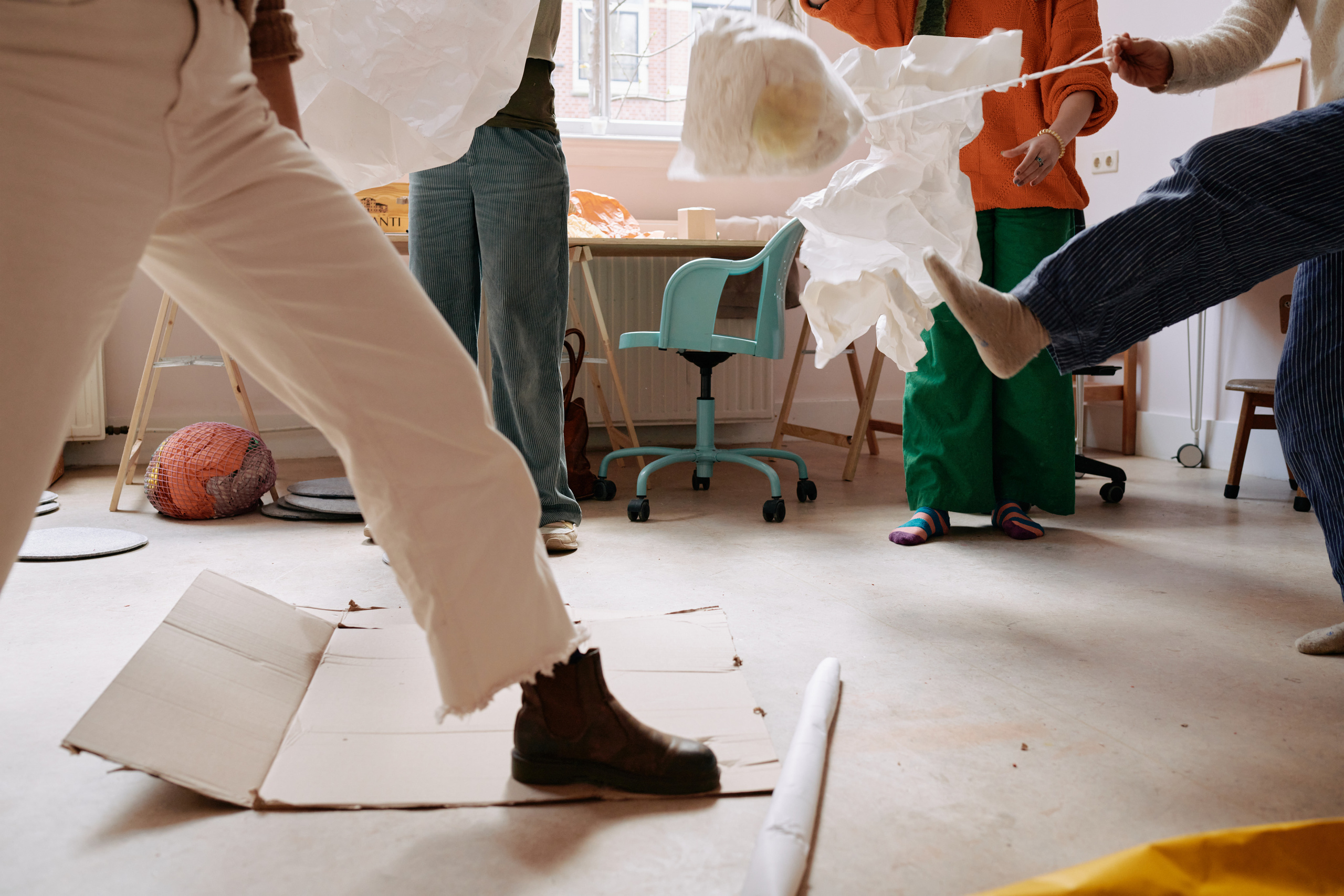 Documentation photography of workshop for Kleintjekunst. Portrait Photographer in Brussels & Amsterdam — Victoria Ushkanova