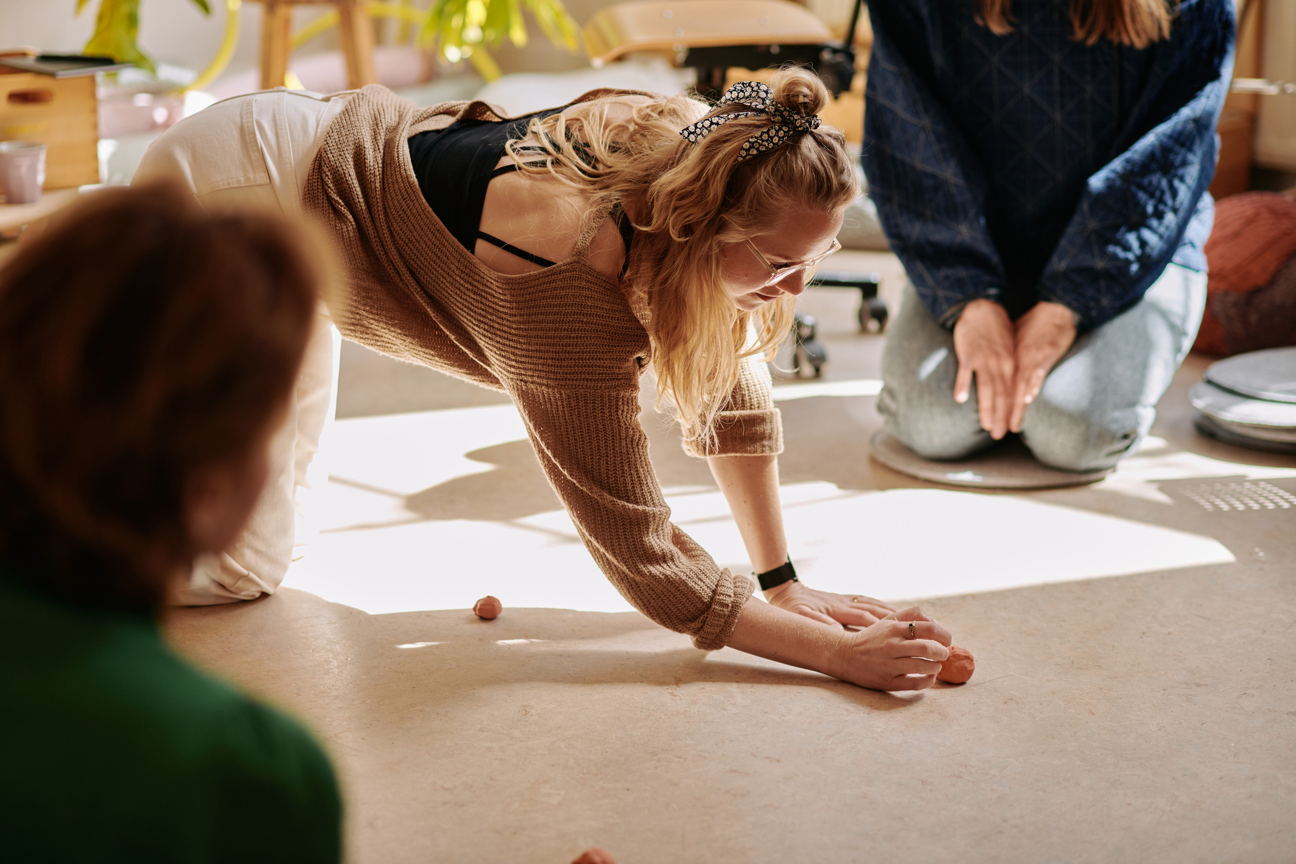 Documentation photography of workshop for Kleintjekunst. Portrait Photographer in Brussels & Amsterdam — Victoria Ushkanova