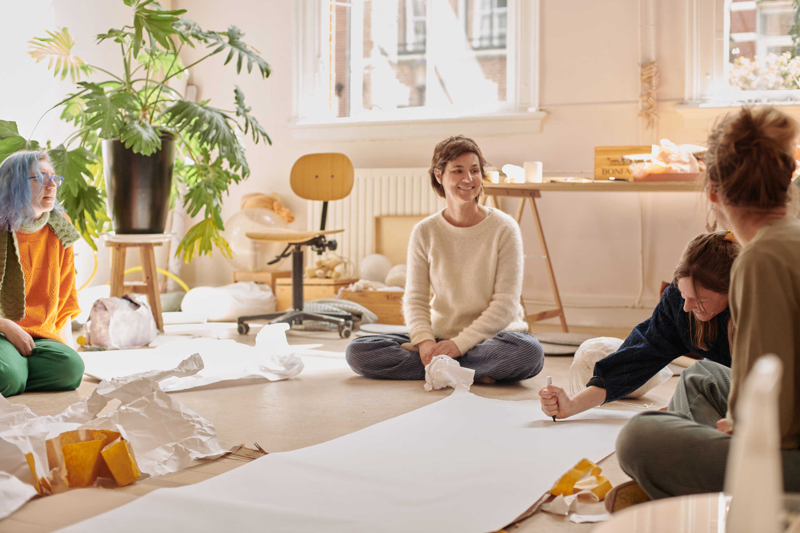 Documentation photography of workshop for Kleintjekunst. Portrait Photographer in Brussels & Amsterdam — Victoria Ushkanova