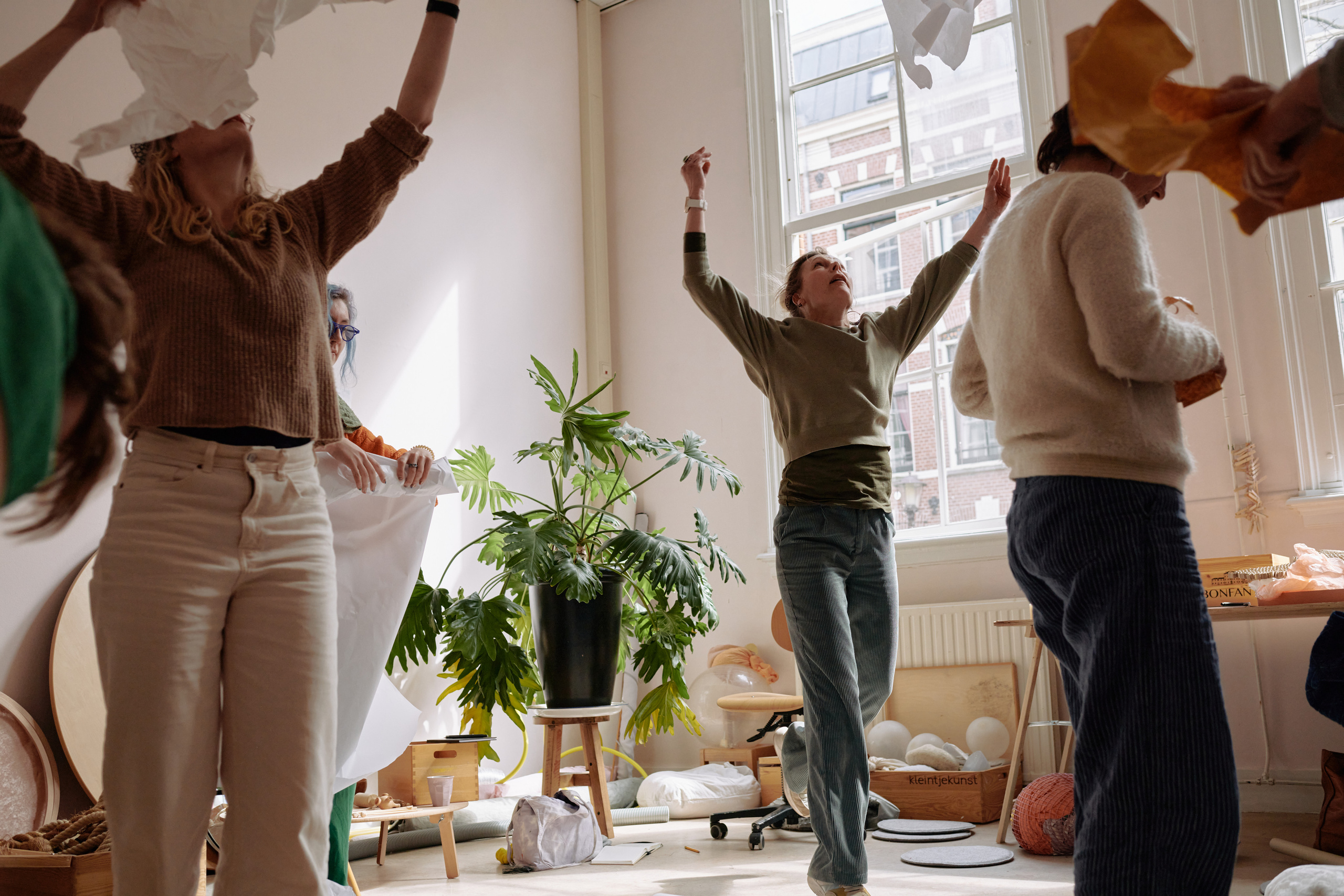 Documentation photography of workshop for Kleintjekunst. Portrait Photographer in Brussels & Amsterdam — Victoria Ushkanova