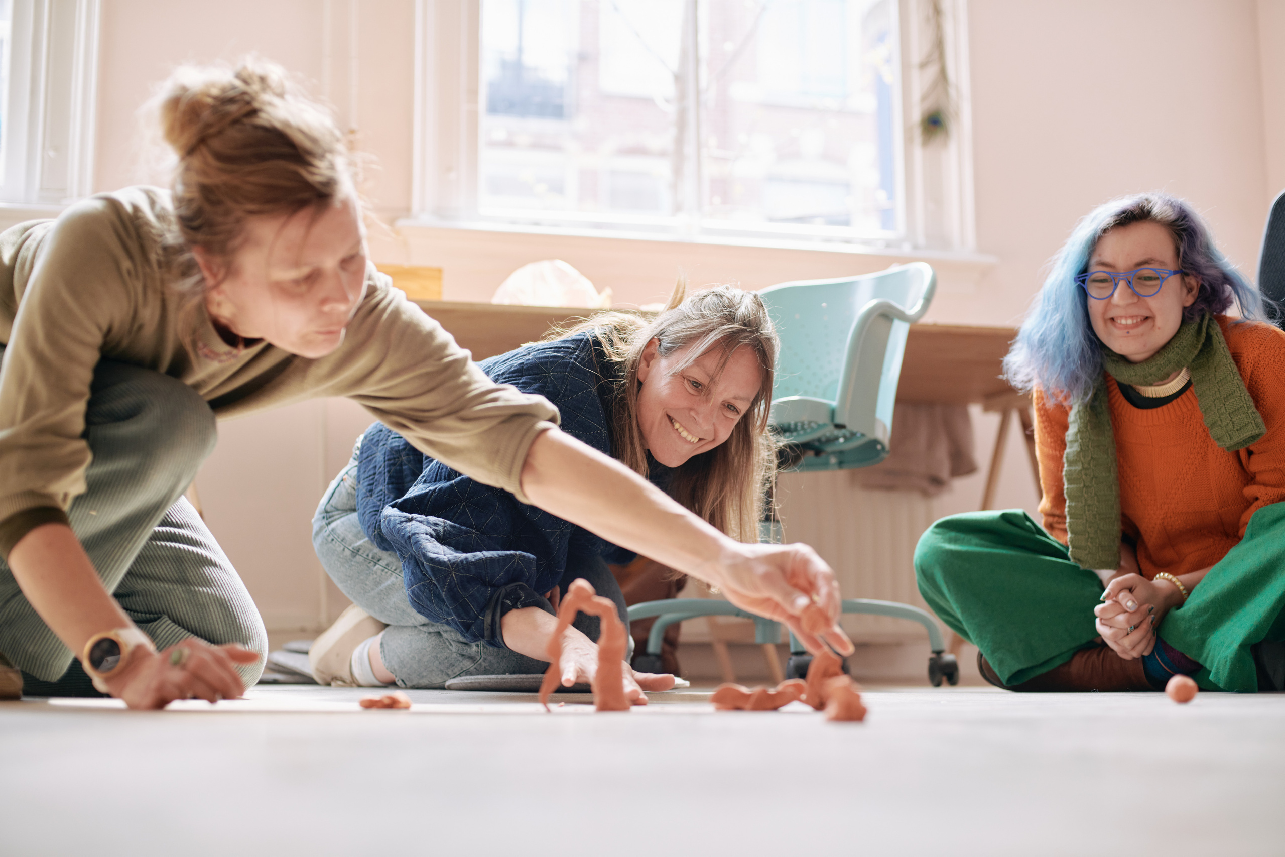 Documentation photography of workshop for Kleintjekunst. Portrait Photographer in Brussels & Amsterdam — Victoria Ushkanova