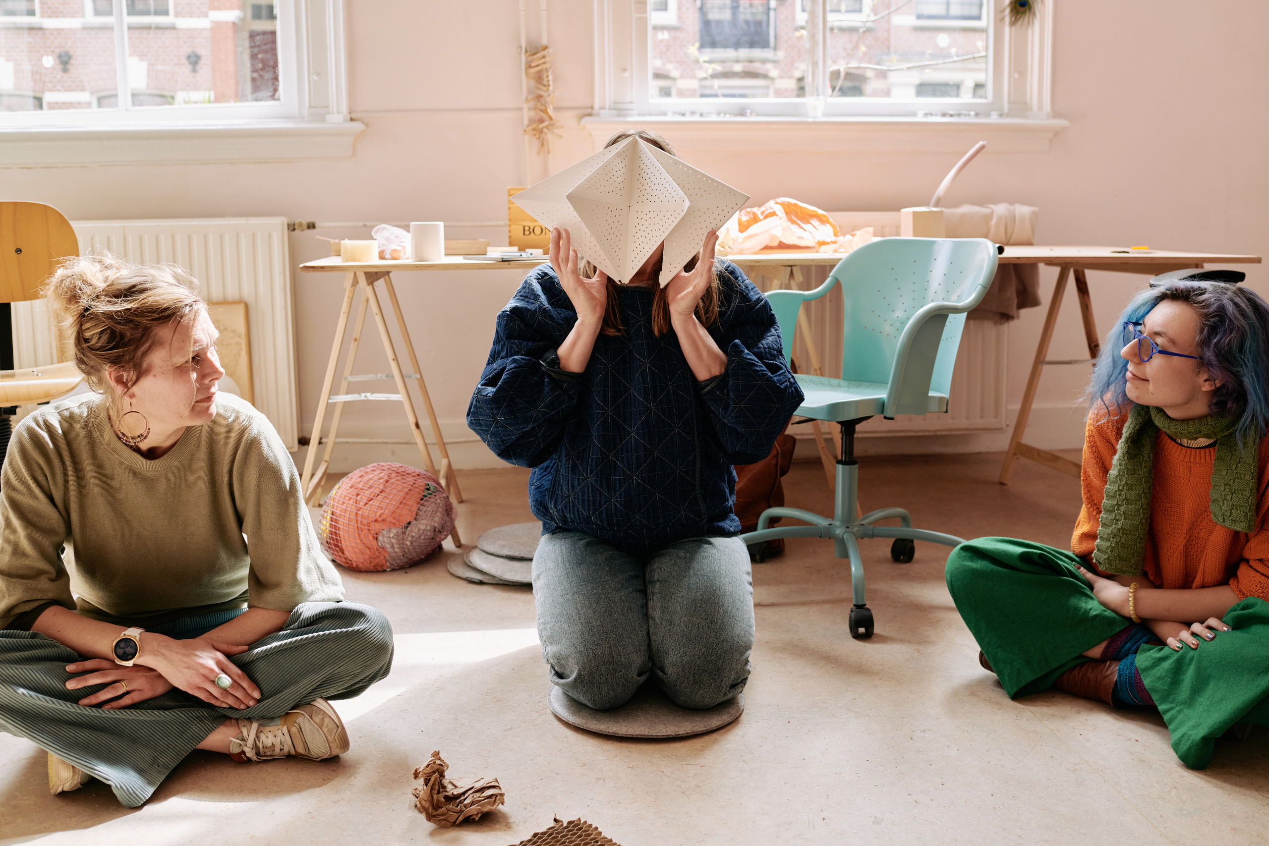 Documentation photography of workshop for Kleintjekunst. Portrait Photographer in Brussels & Amsterdam — Victoria Ushkanova