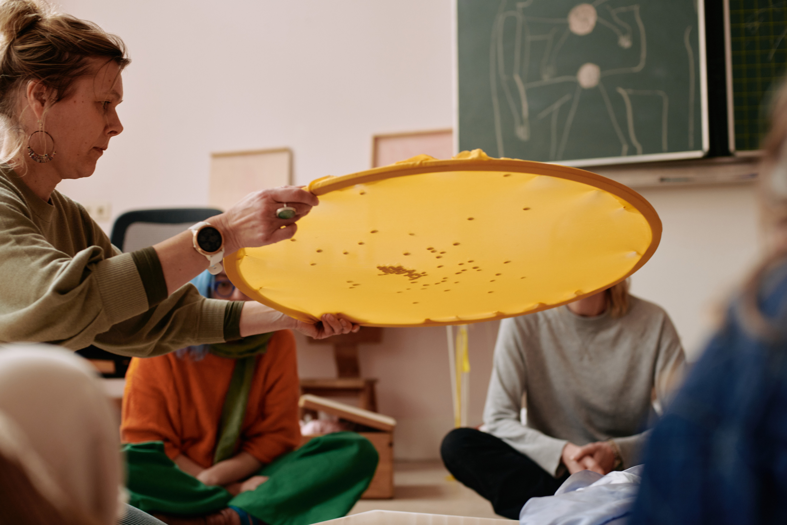 Documentation photography of workshop for Kleintjekunst. Portrait Photographer in Brussels & Amsterdam — Victoria Ushkanova