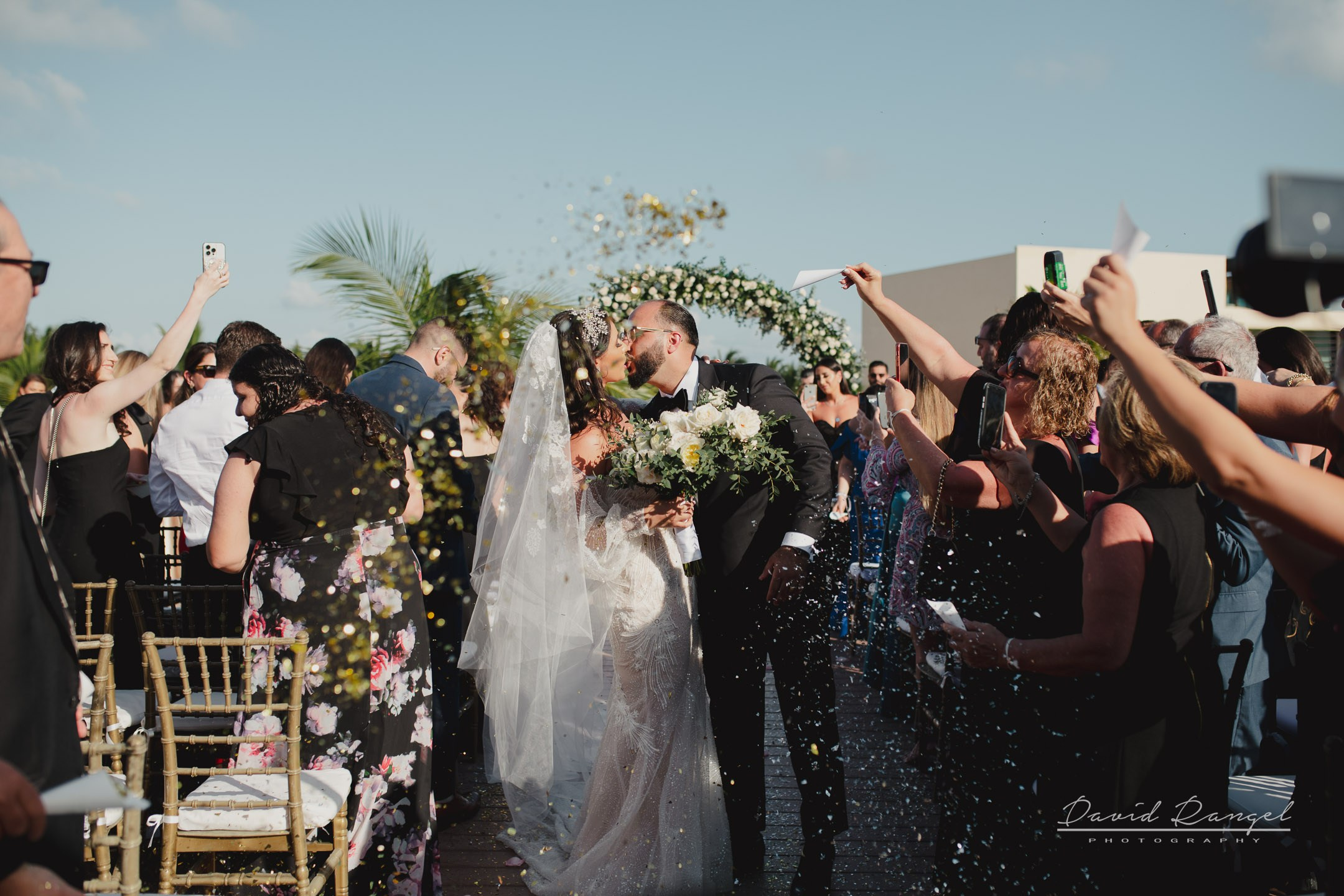 Classic Weddings. Destination wedding photographer based in Cancun and Riviera Maya with service worldwide