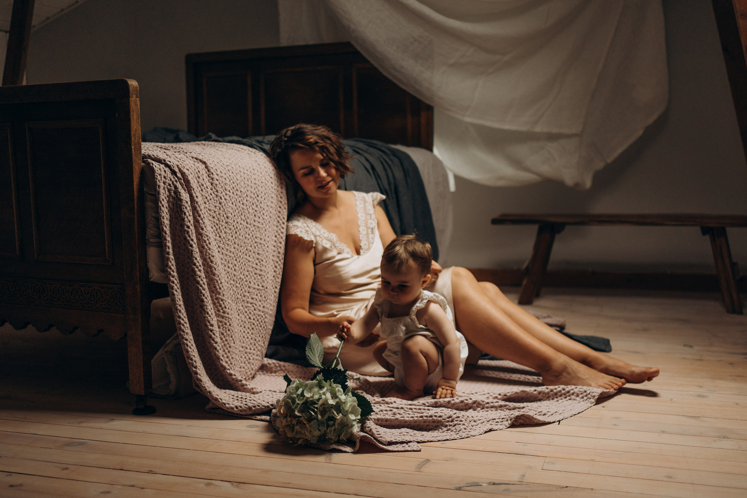 Julia & Grace. Family photographer in Helsinki, Victoria Guadagno