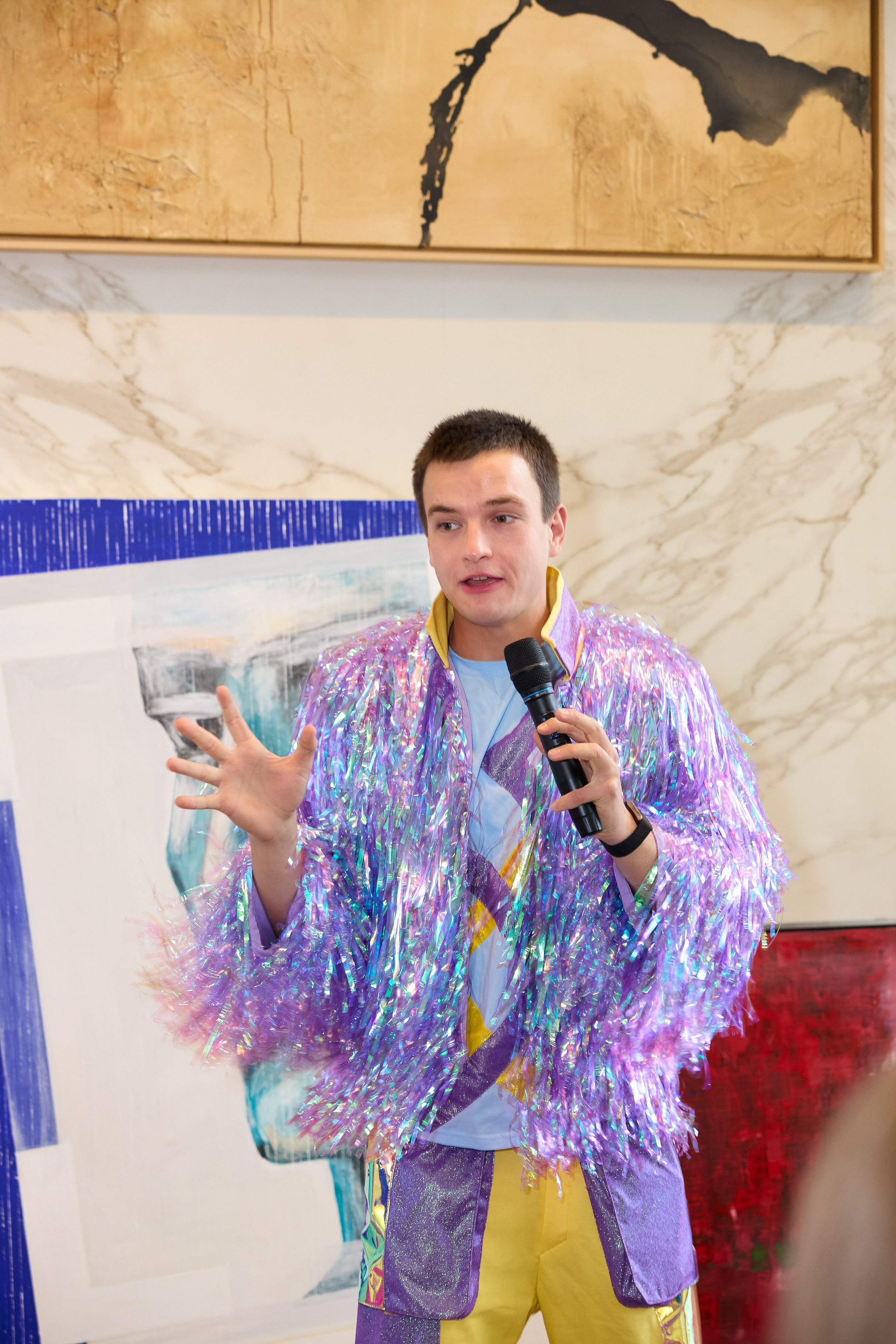 Авторская благотворительная художественная выставка Дианы Бортник. Фотограф Юлия Маковеева