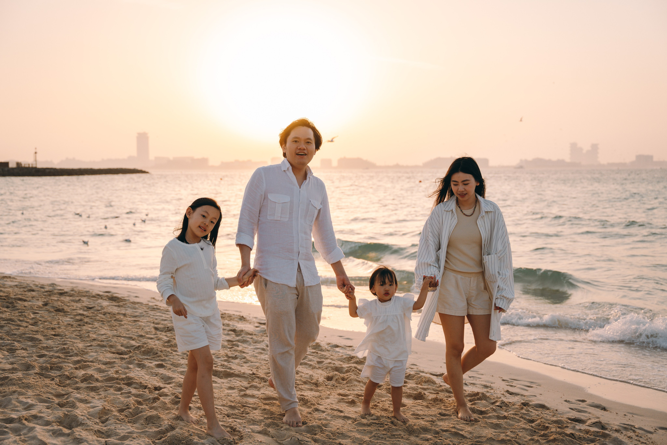 Wavy beach day. Angela Iakovleva — Family Photographer in Dubai
