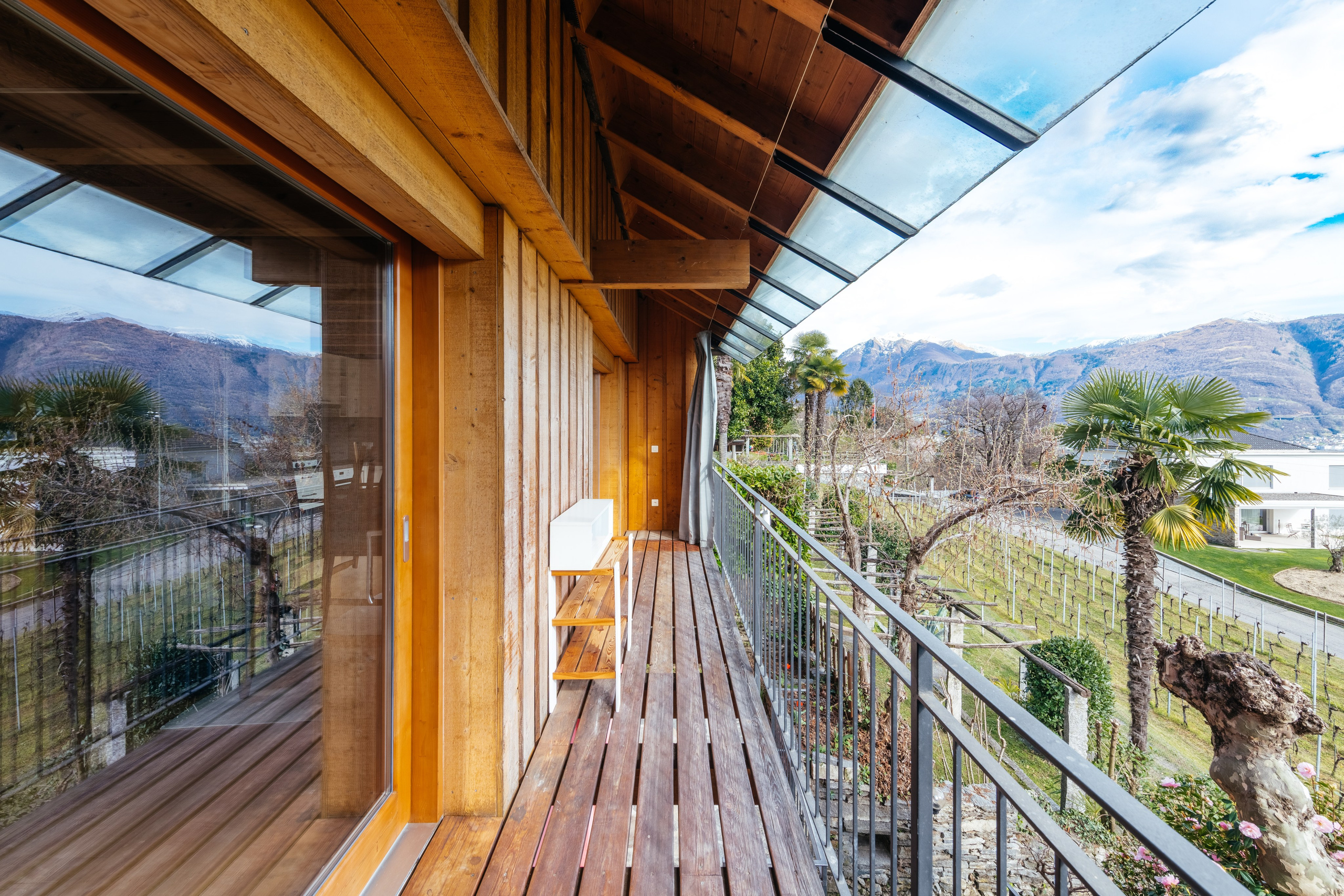 Haus, CUGNASCO, TICINO. Hallo! Ich bin Elena und arbeite als Immobilienfotografin