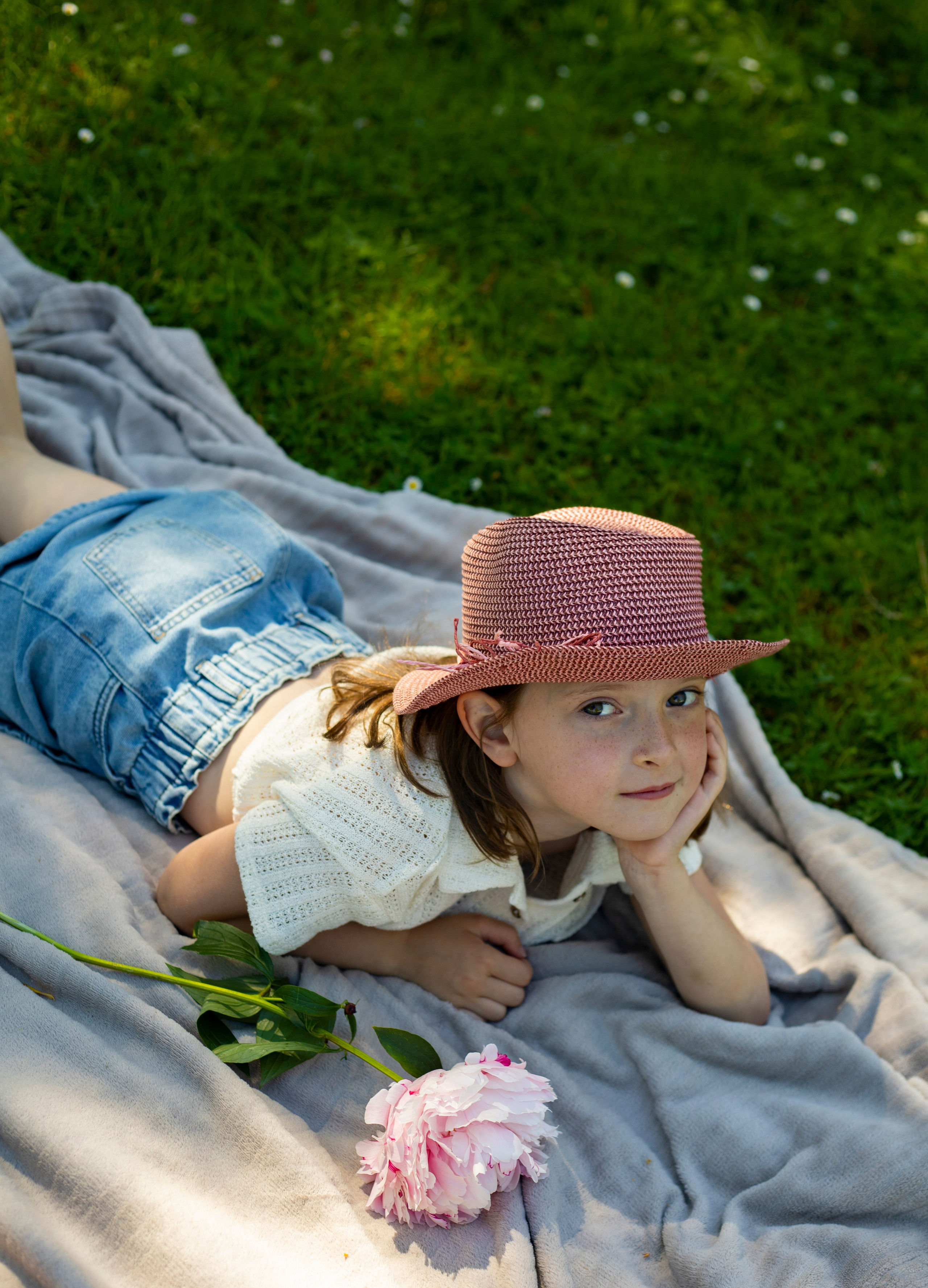 Maman et fille – séance photo d’été dans le parc. Photographe et graphiste Anastasiia LITVIN - Besançon, France