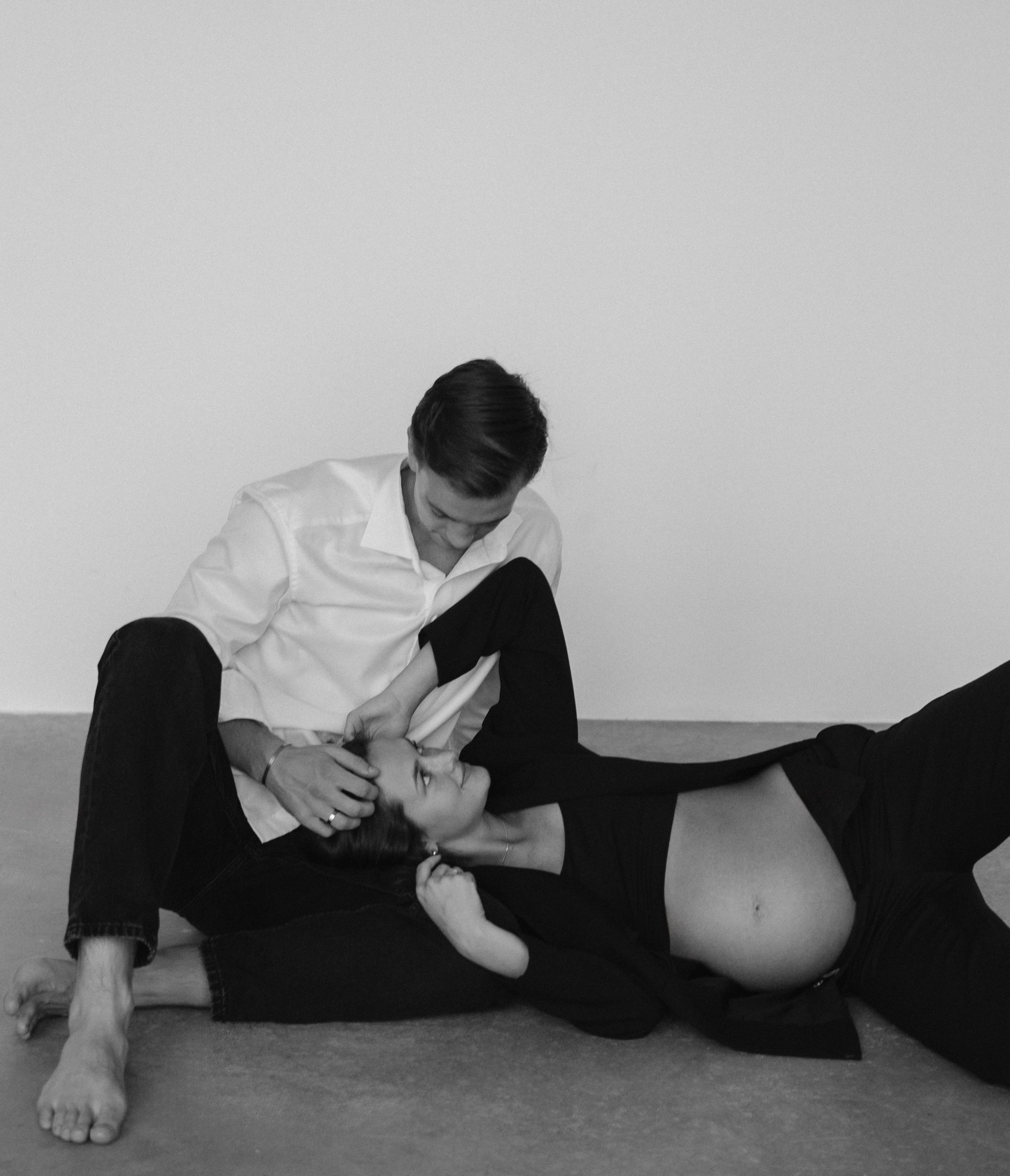 Ieva ir Žilvinas | Moderni laukimo fotosesija studijoje. Vestuvių ir šeimų fotografė Lena Bondarenko / belove photo