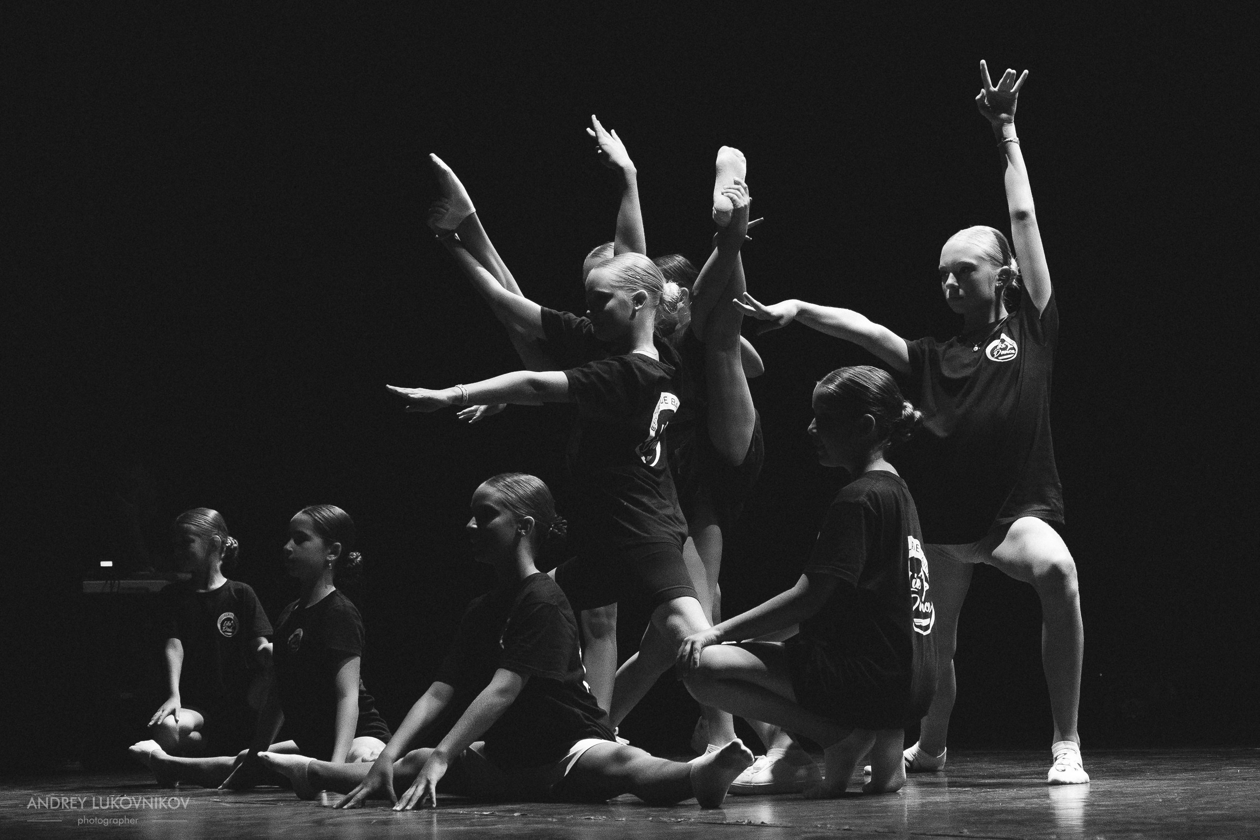 Entre bastidores del concierto final de Like Dance: momentos brillantes tras las cámaras