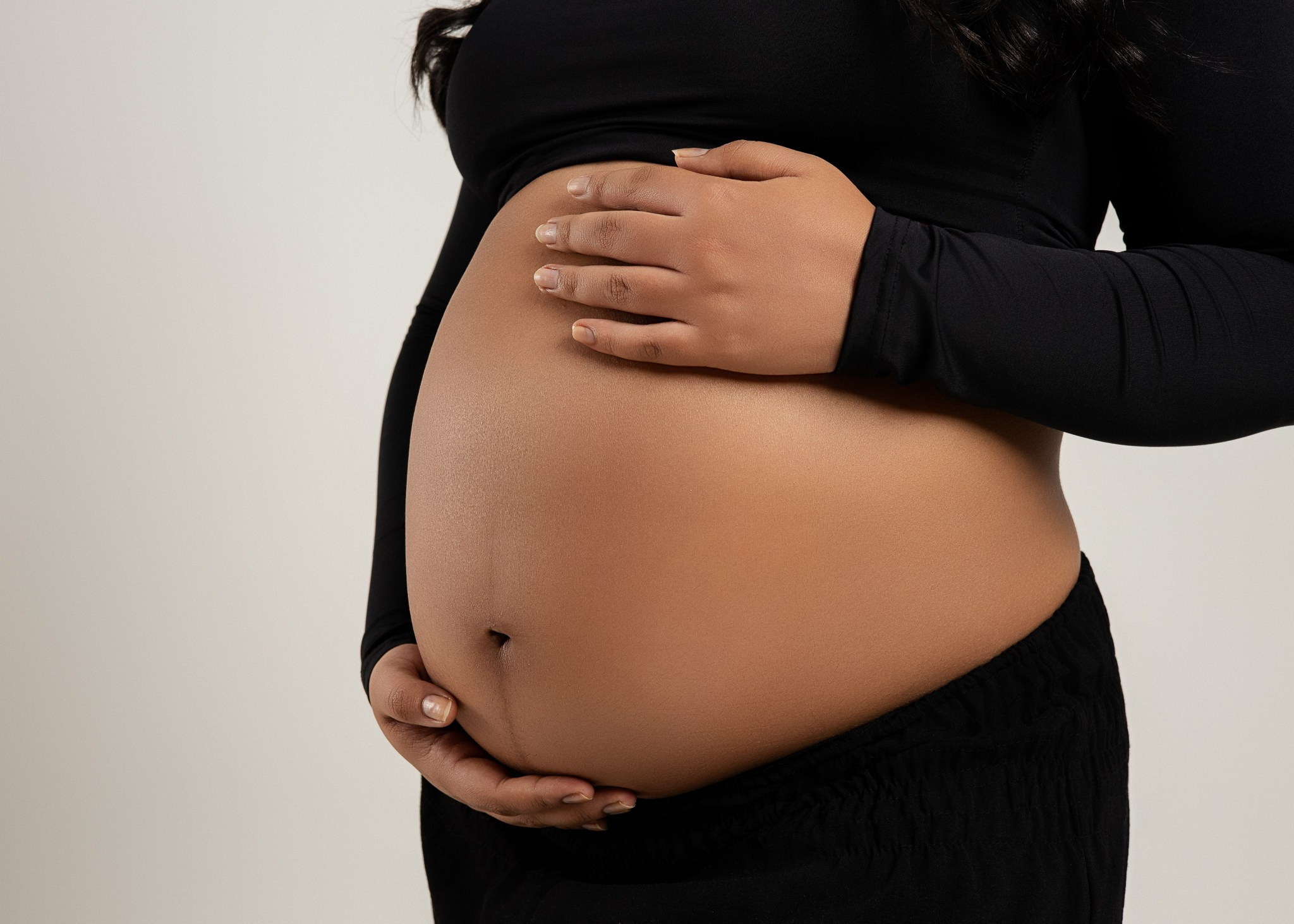 ensaio-gestante-nathalie-estudio-sao-paulo-perfil-barriga