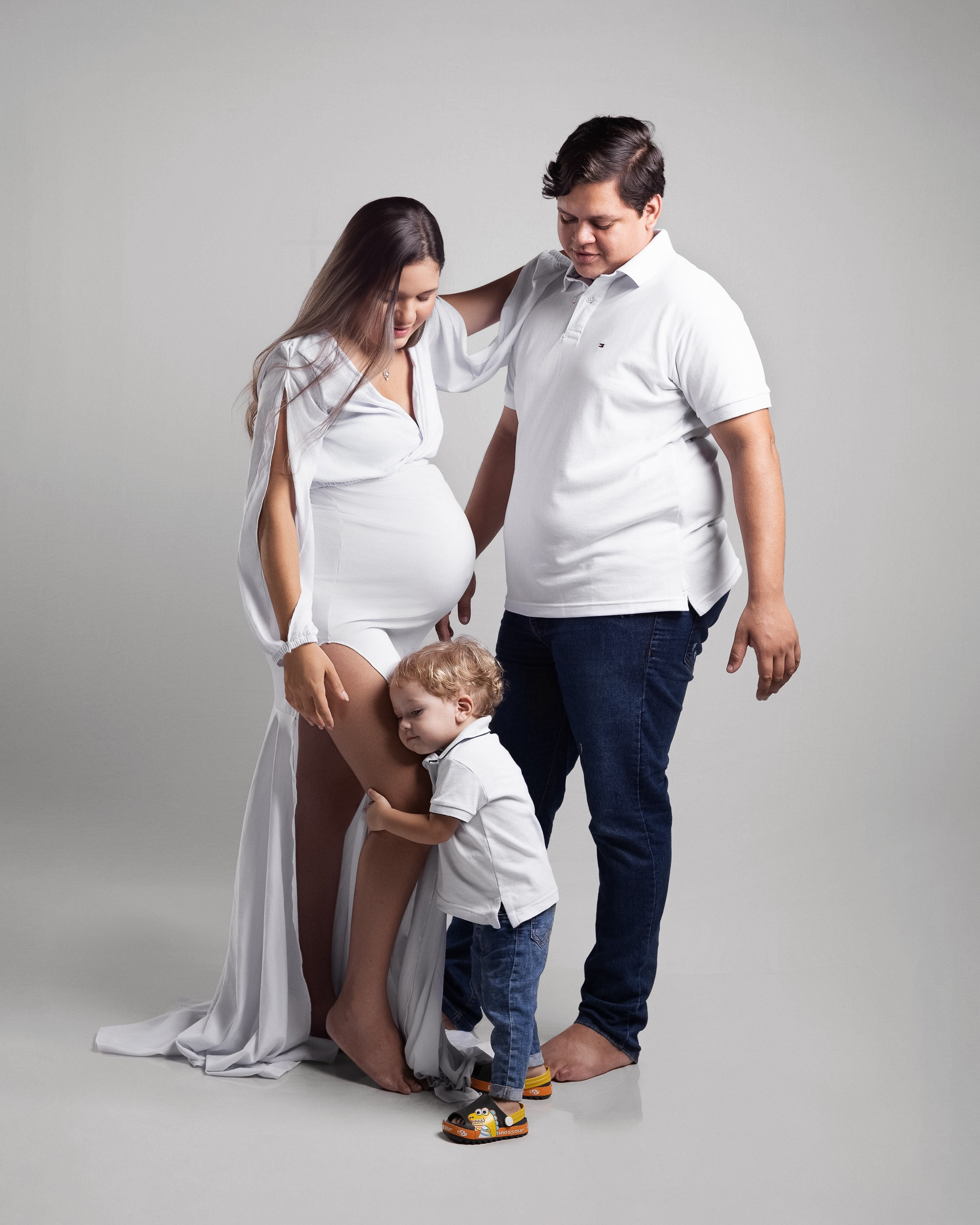 ensaio-gestante-leanny-estudio-sao-miguel-dos-campos-al-vestido-longo-delicado-família-pai-filho