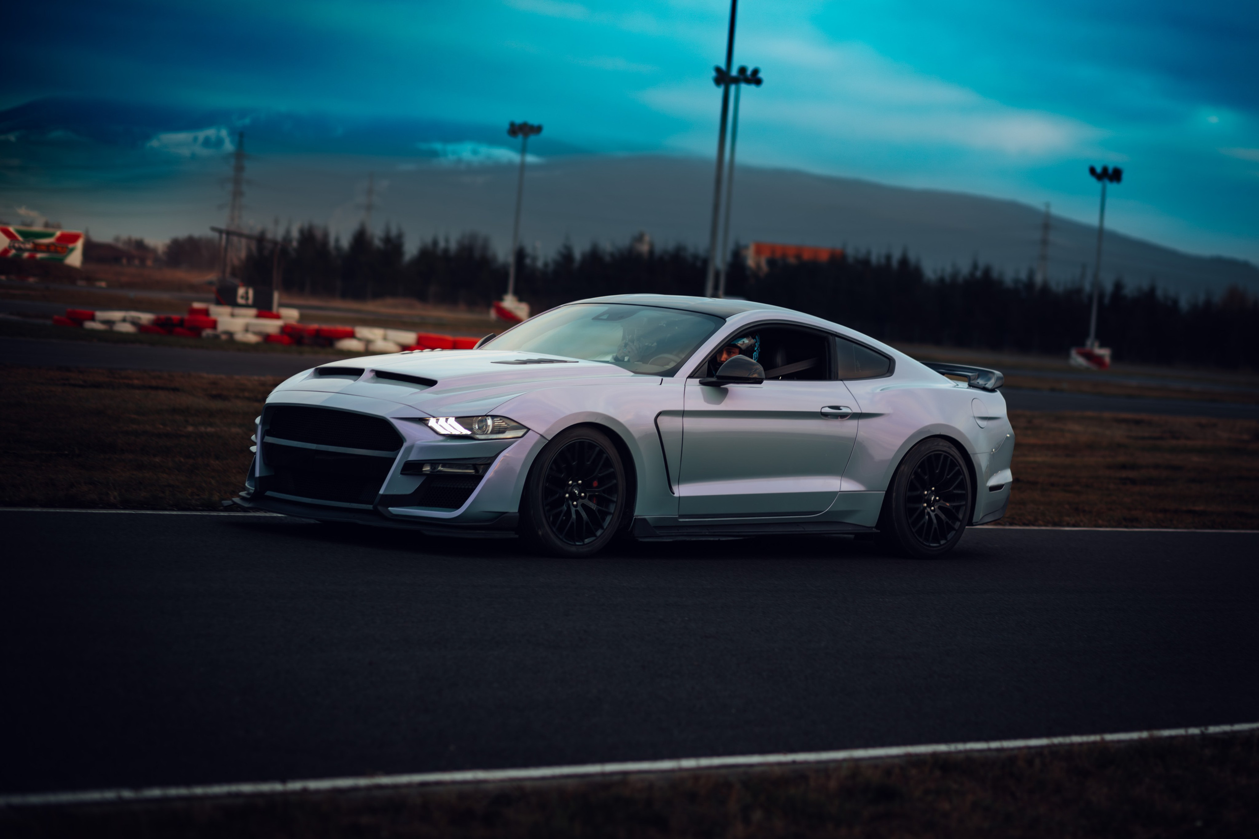 Masini. Ionut Brehuescu — Fotograf