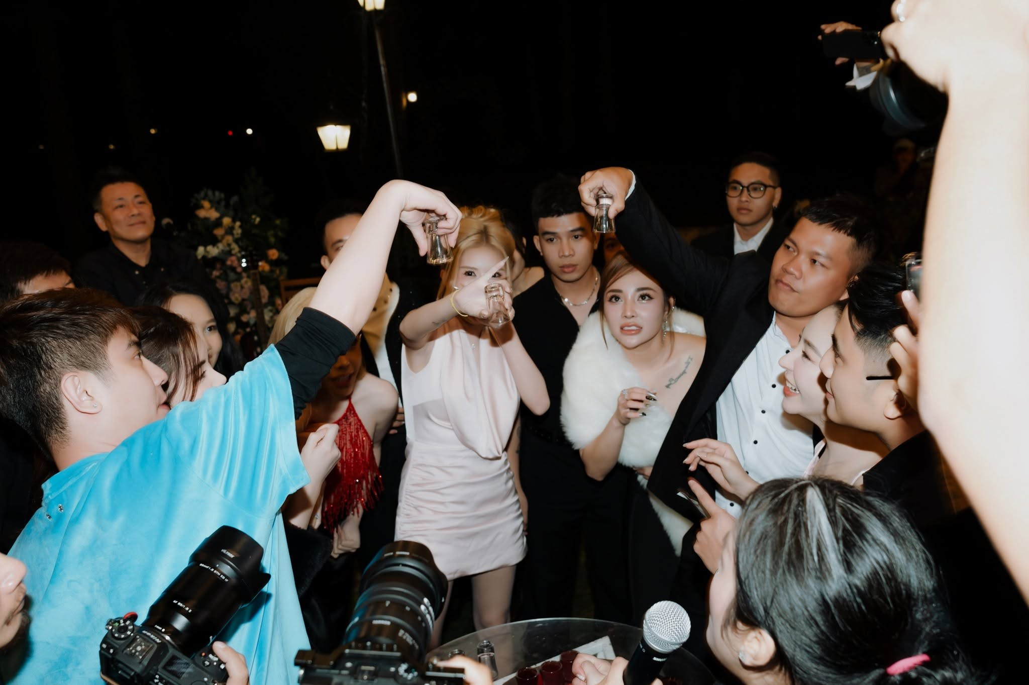 𝐃𝐄𝐍𝐍𝐈𝐒 ⓐⓝⓓ 𝐓𝐈𝐍𝐘/Destination Wedding. Nhiếp ảnh gia đám cưới hàng đầu tại Thành Phố Hồ Chí Minh