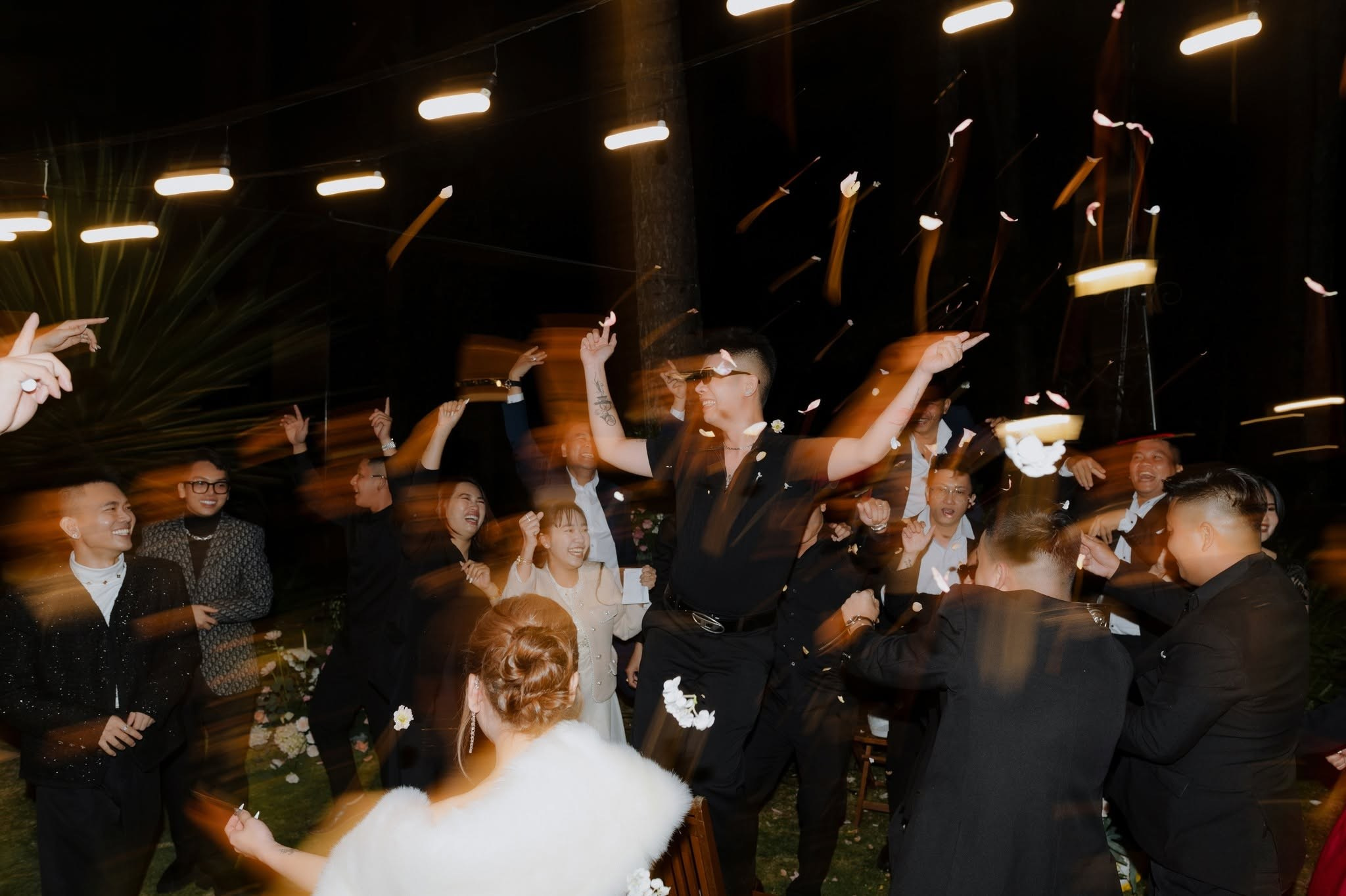 𝐃𝐄𝐍𝐍𝐈𝐒 ⓐⓝⓓ 𝐓𝐈𝐍𝐘/Destination Wedding. Nhiếp ảnh gia đám cưới hàng đầu tại Thành Phố Hồ Chí Minh